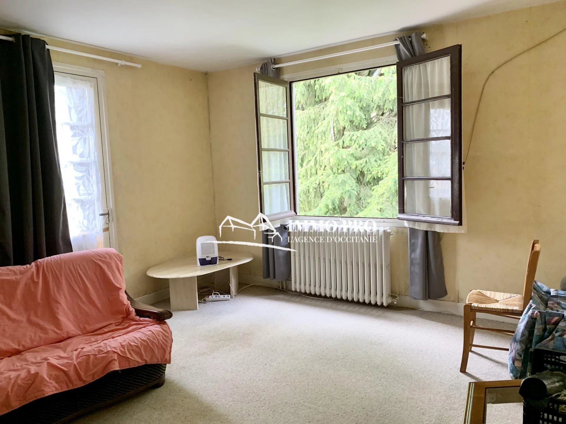 MAISON DE BOURG avec JARDIN et GARAGE AU CALME