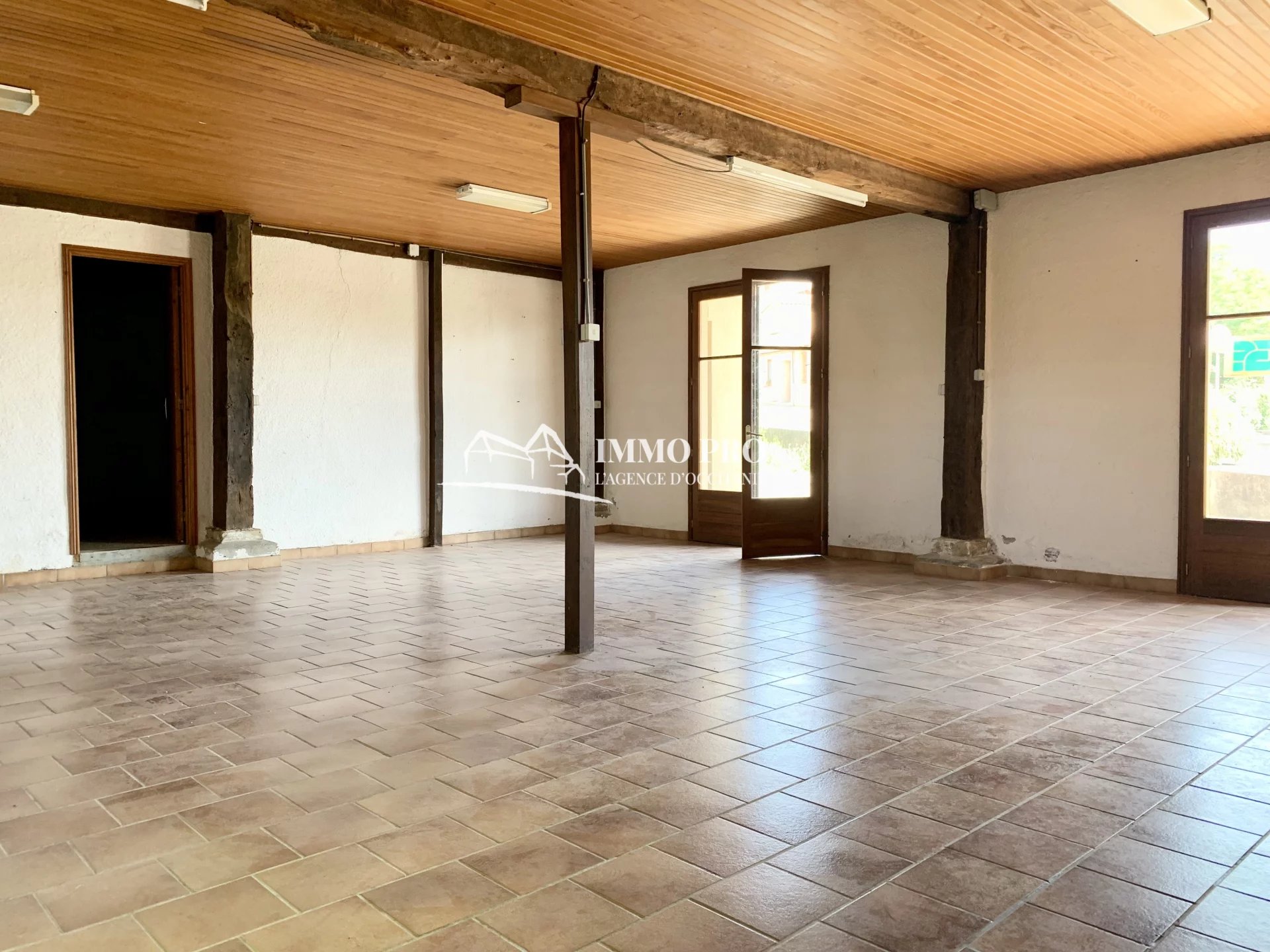 LOCAL TRANSFORMABLE en MAISON