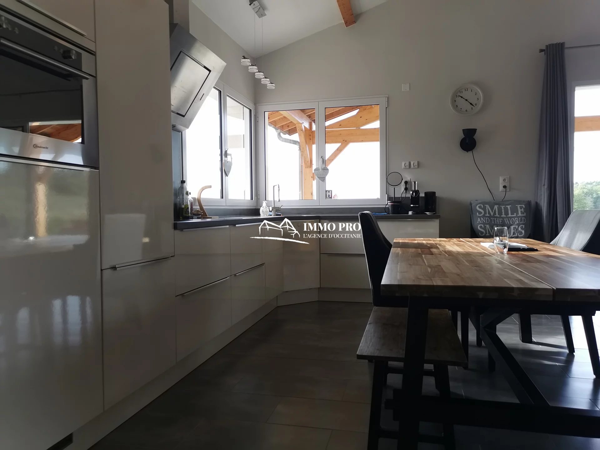 Single storey villa and HANGAR 120m²
