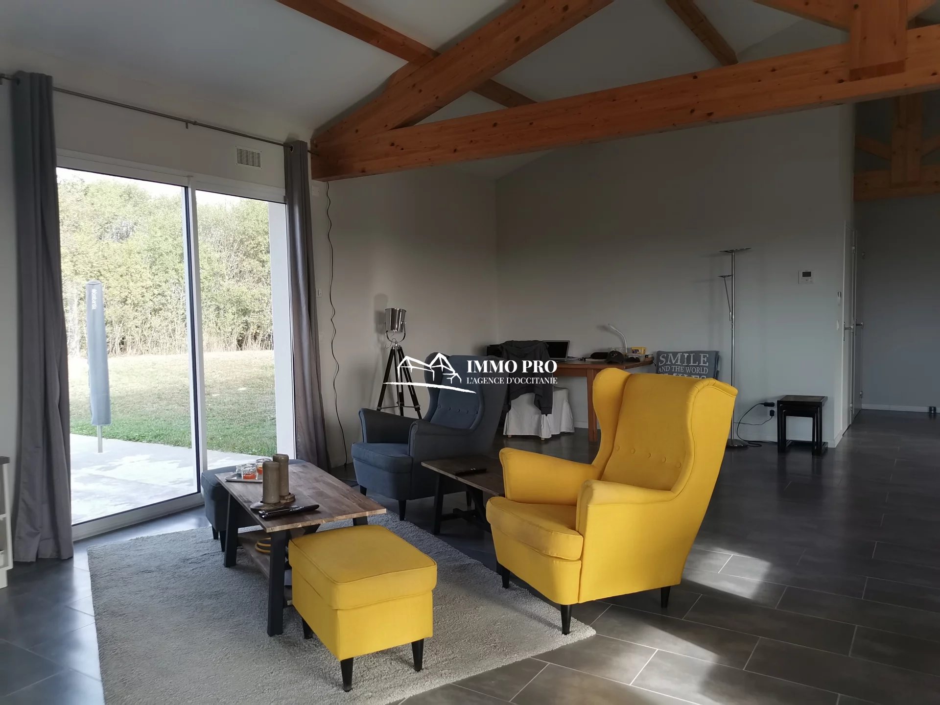Single storey villa and HANGAR 120m²