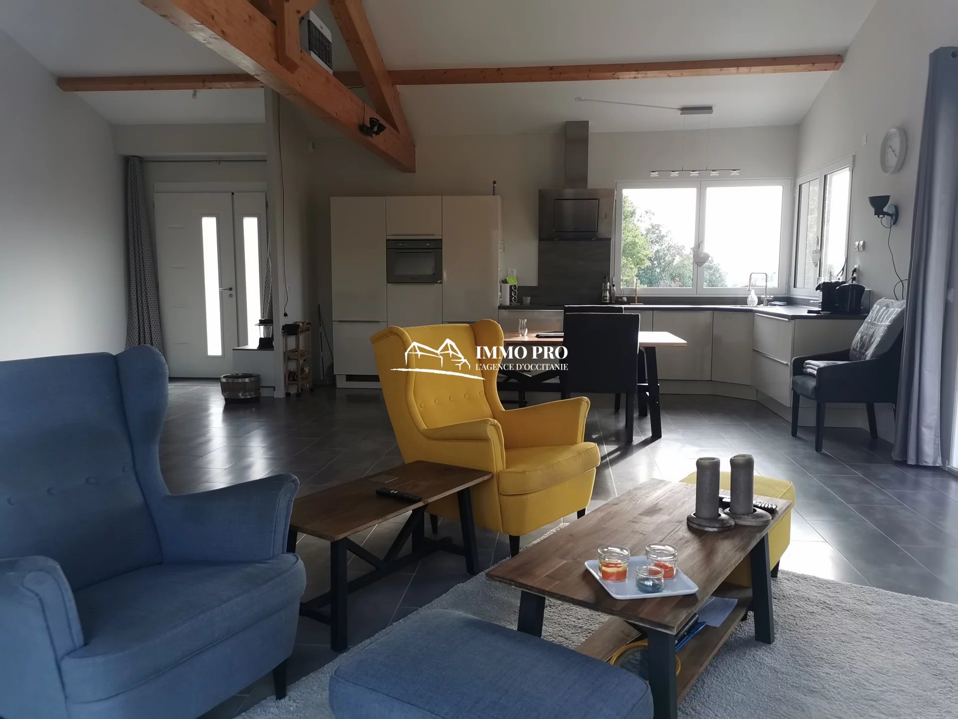 Single storey villa and HANGAR 120m²