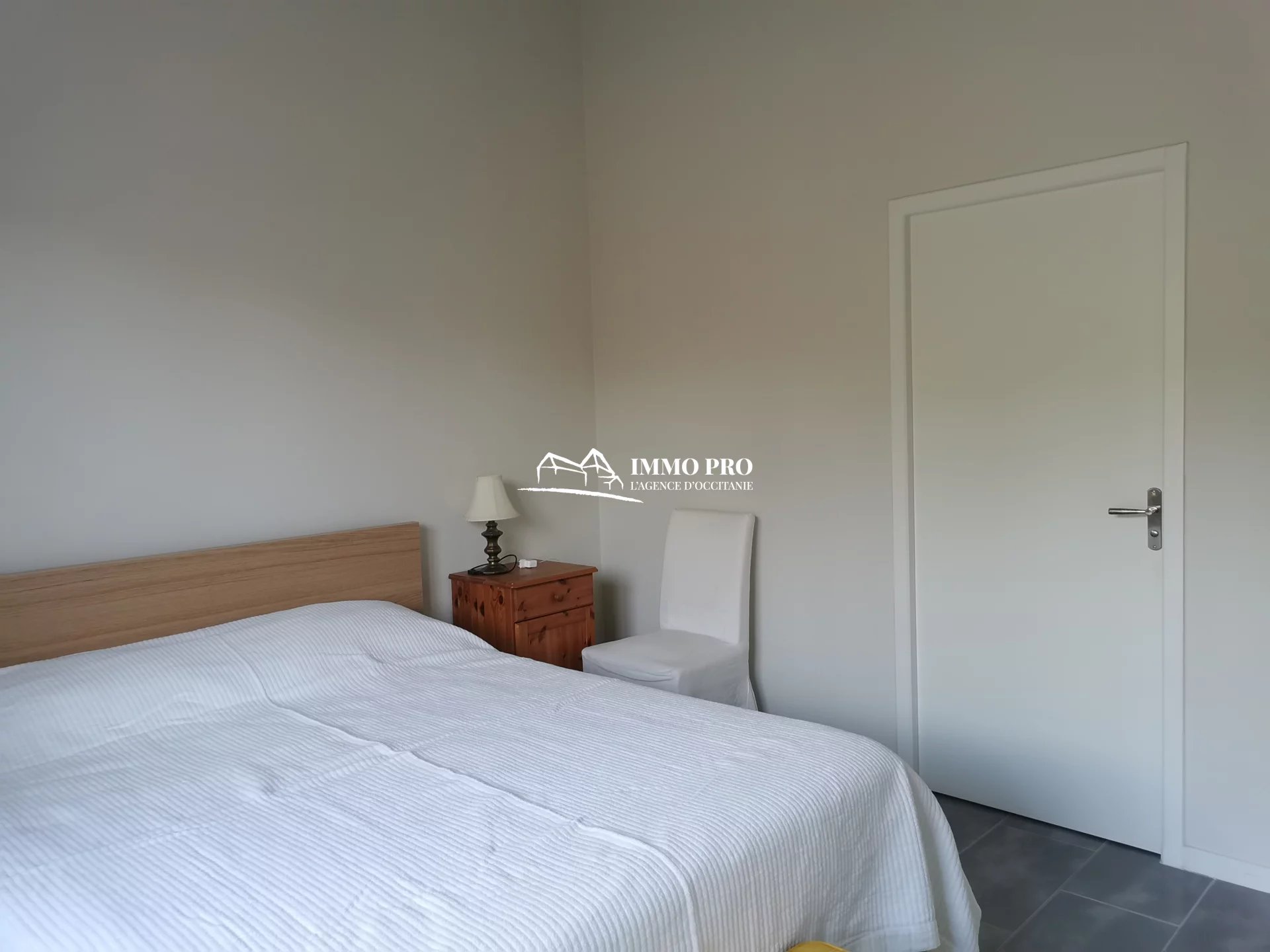 Single storey villa and HANGAR 120m²