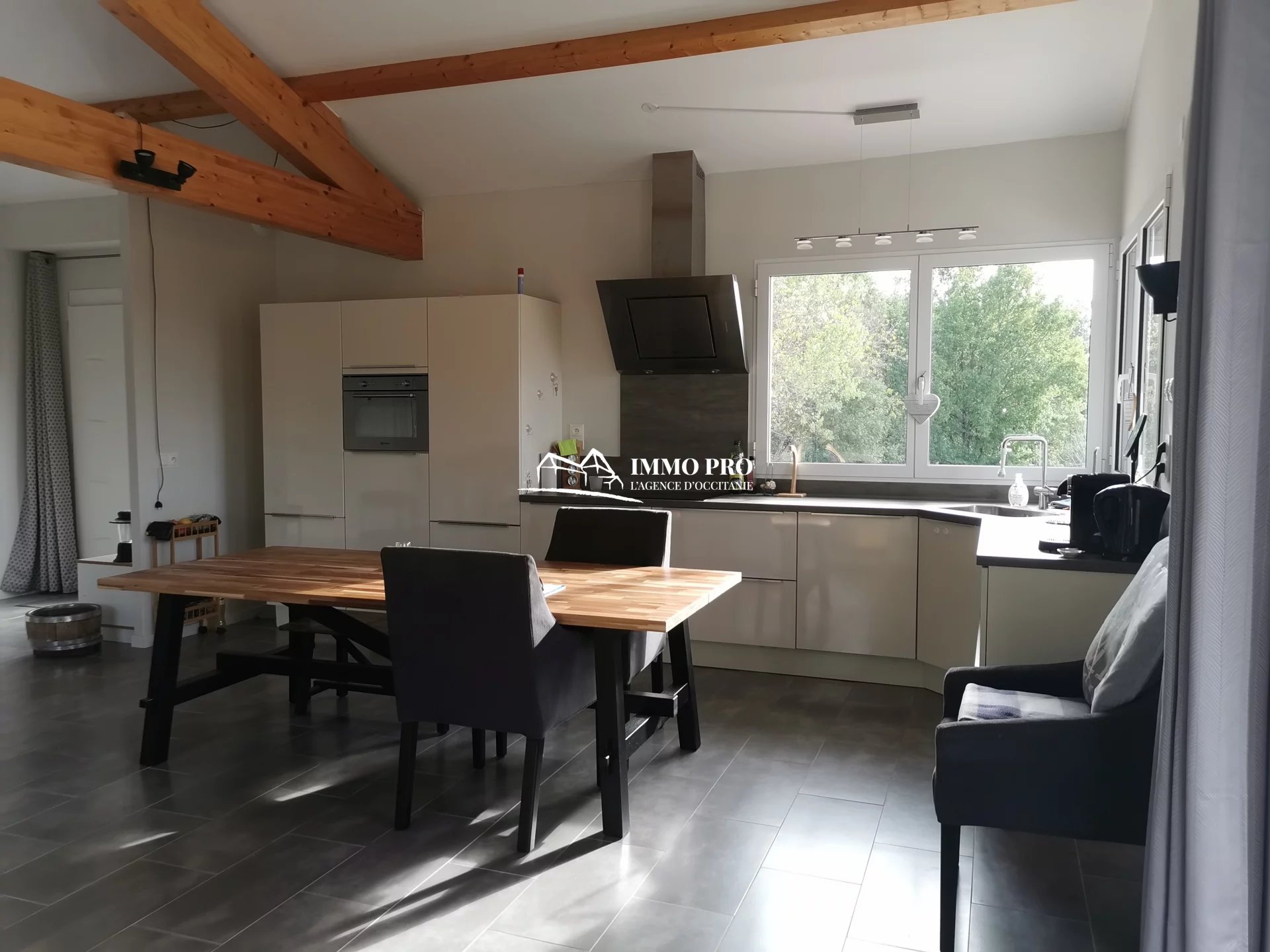 Single storey villa and HANGAR 120m²