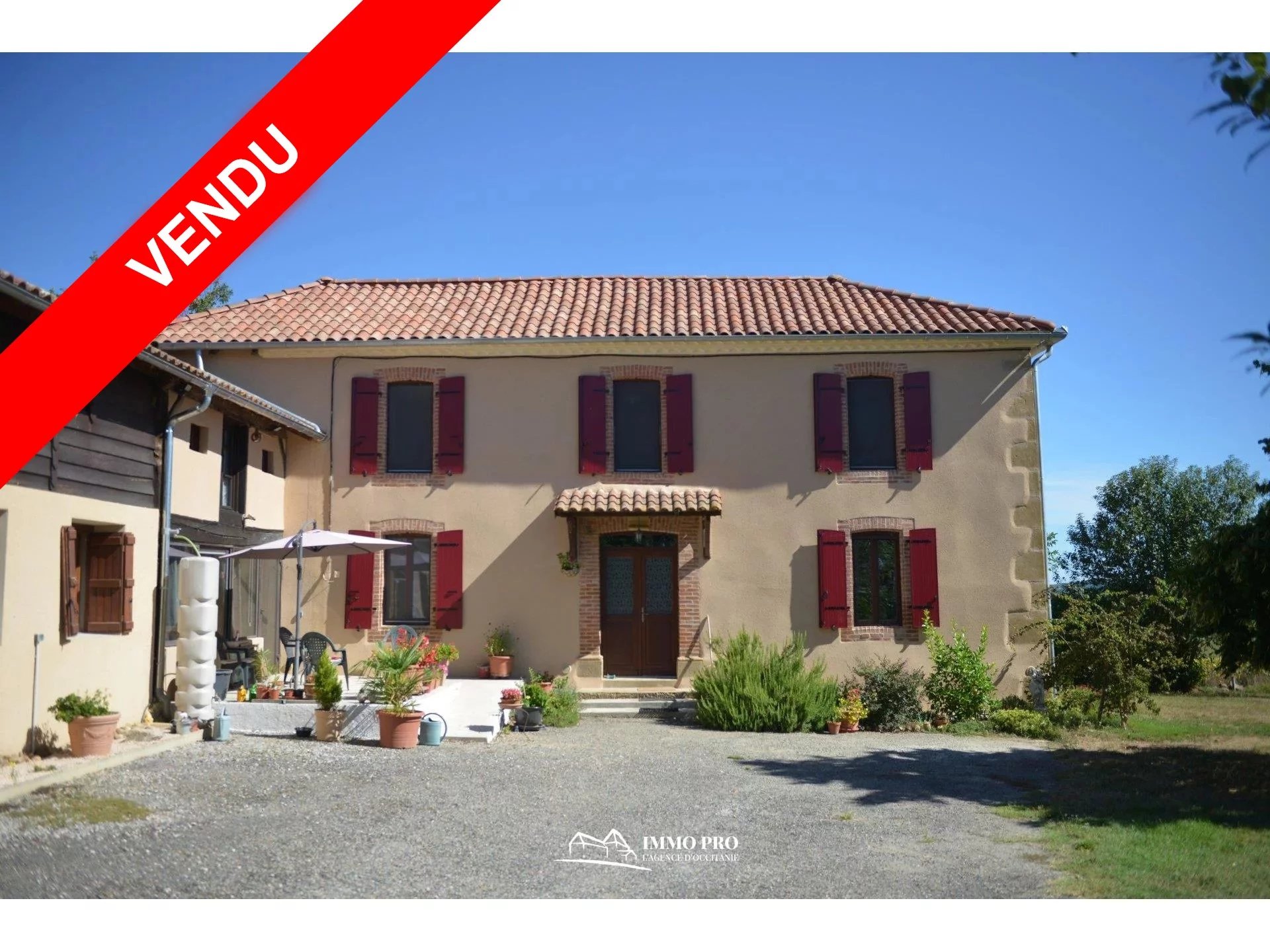 Period farm with Gite – Pyrenees views