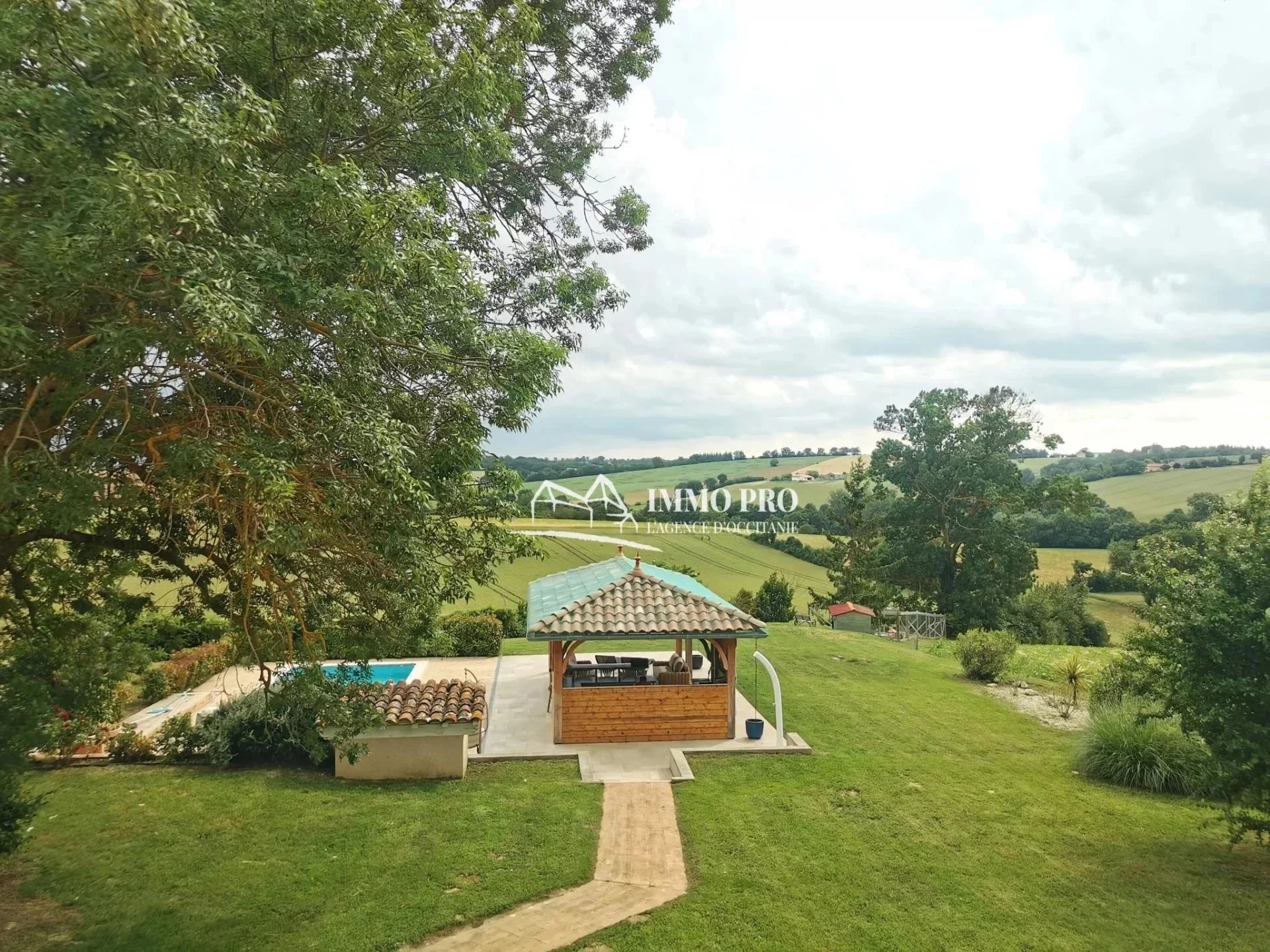MAISON DE CAMPAGNE   SUPERBE ENDROIT