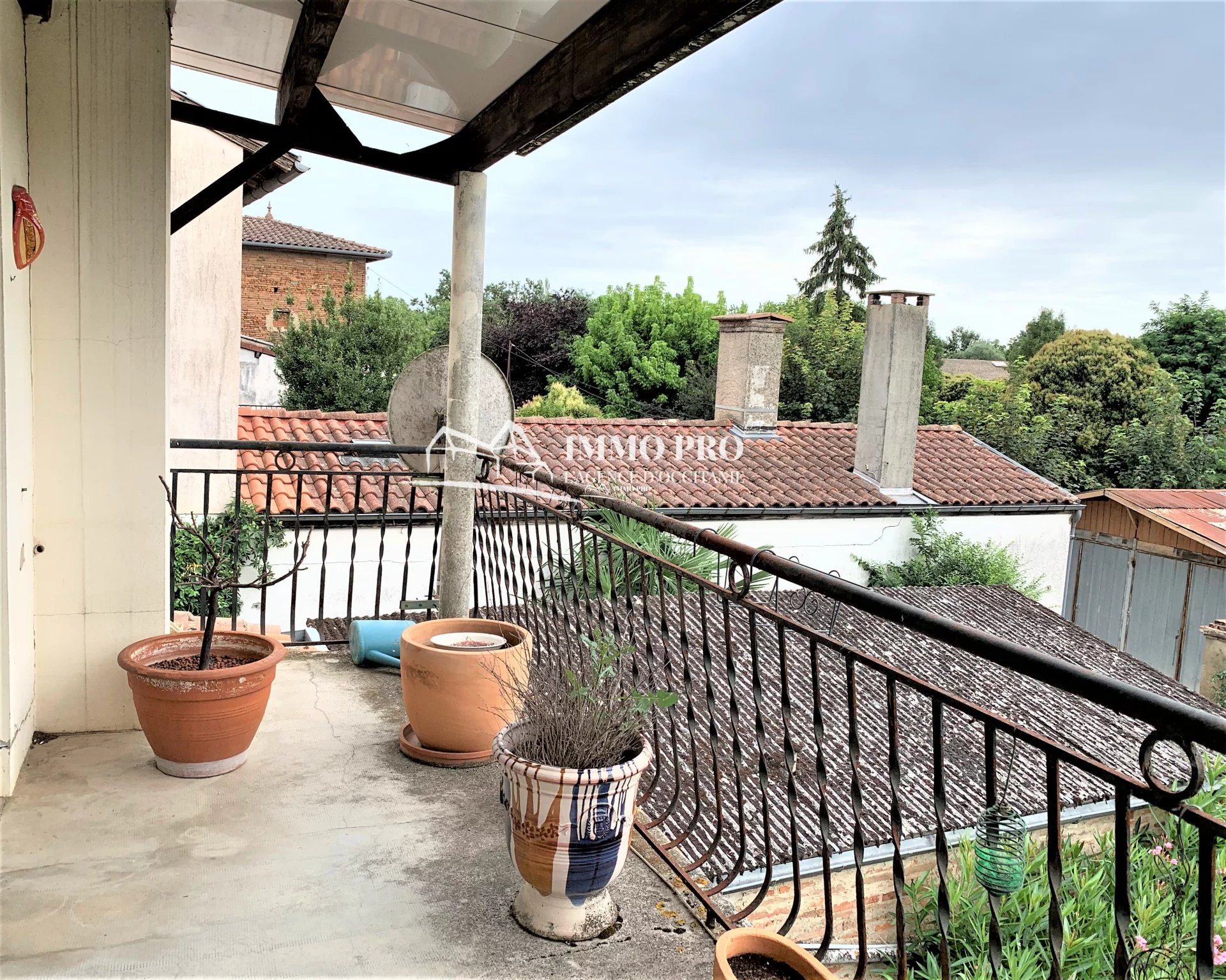 VILLAGE HOUSE – GARDEN and GARAGE