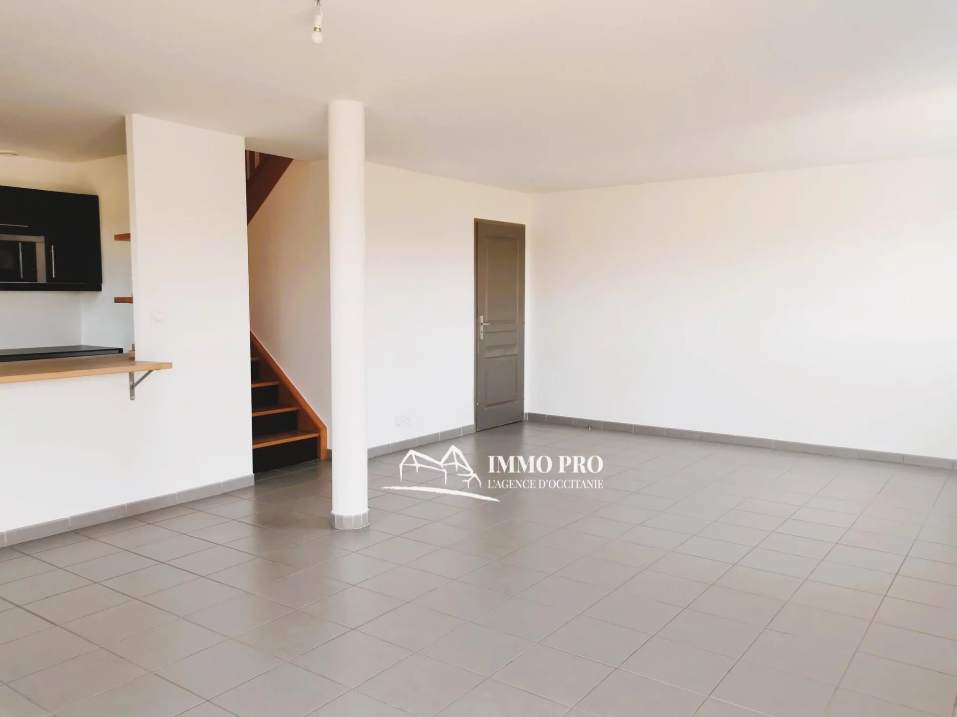 11bf0e8d19d53953eeab980c0b58459e_98746bf0e9_1920-original-83497 Close to amenities – Garden and Garage