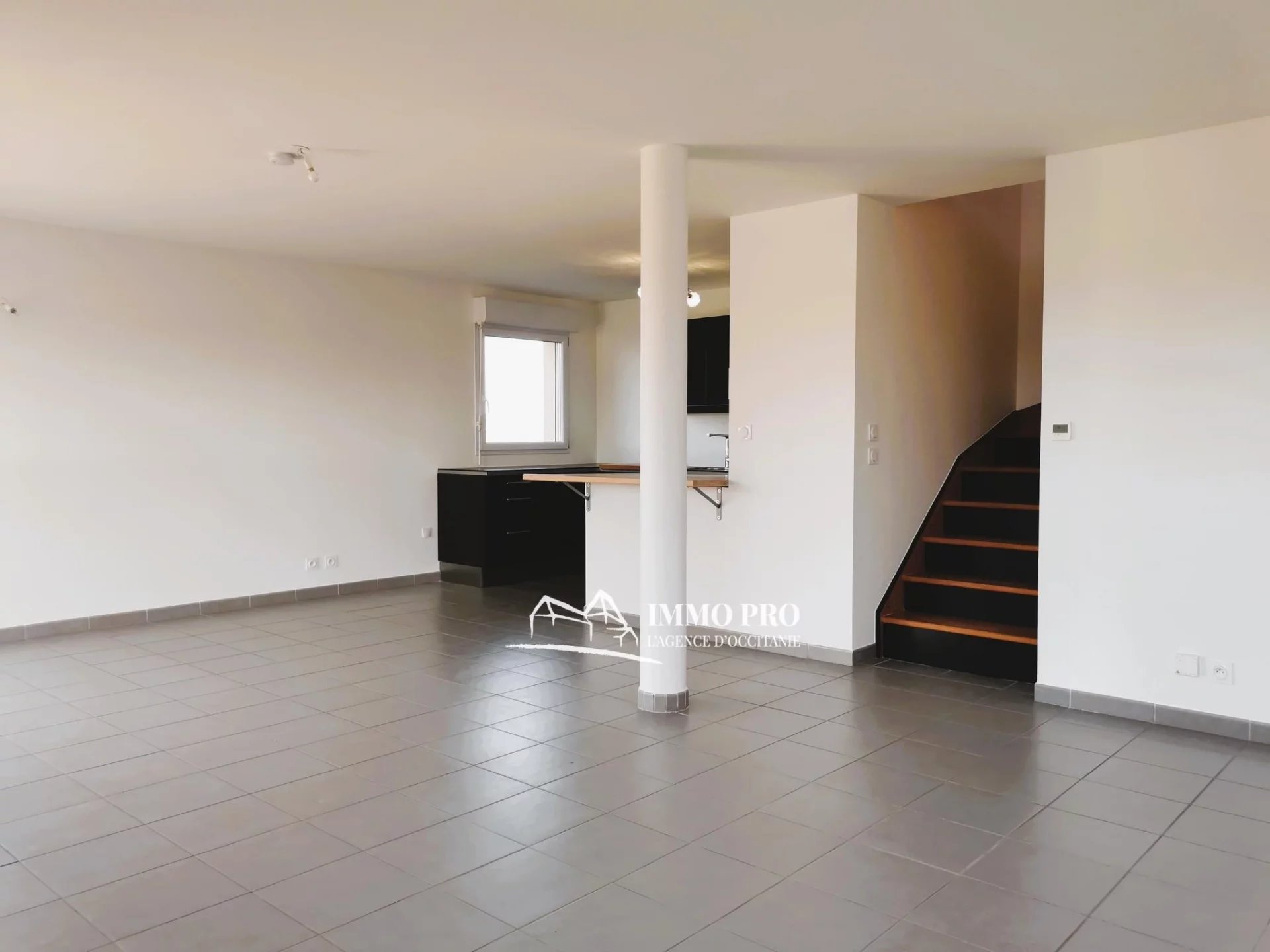 2c9c221199fbaad3ba8d3472c61d0af8_b9497d04cf_1920-original-83497 Close to amenities – Garden and Garage