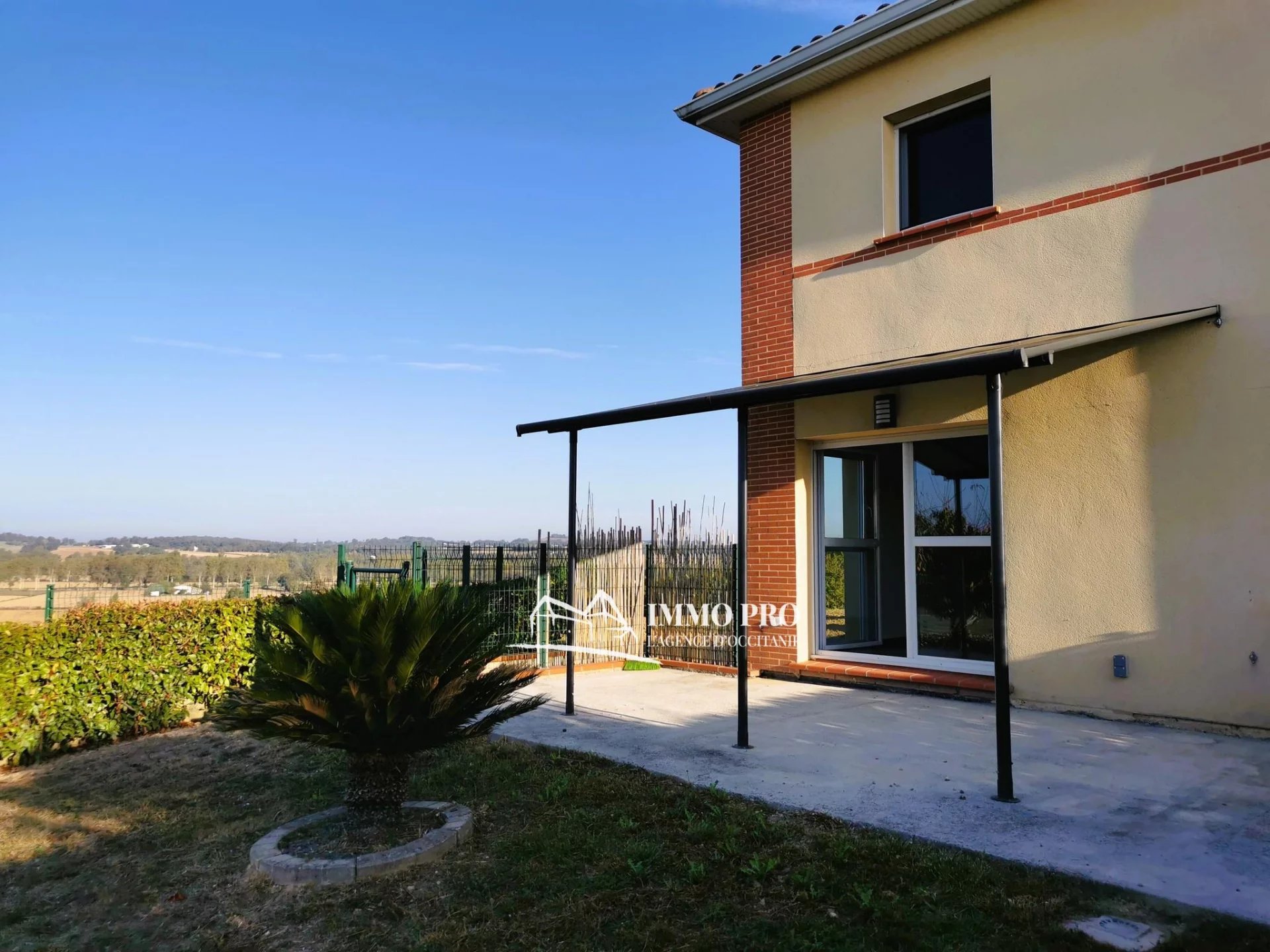 3d9990b2b3f7b1a0ddec370f0e01e71f_712efb52dd_1920-original-83497 Close to amenities – Garden and Garage