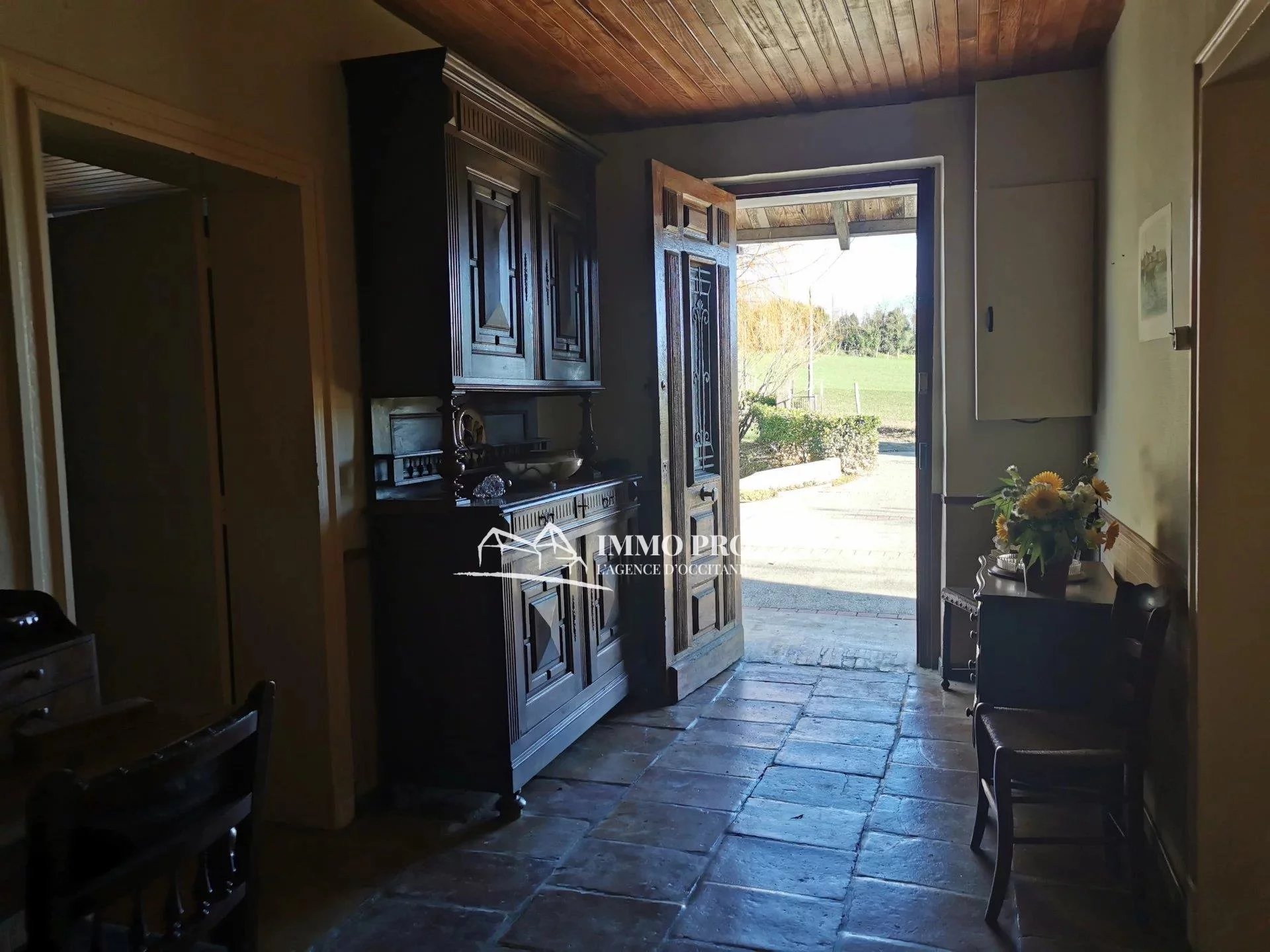 FARM TO RENOVATE IN BEAUTIFUL LOCATION – VIEW PYRENEES