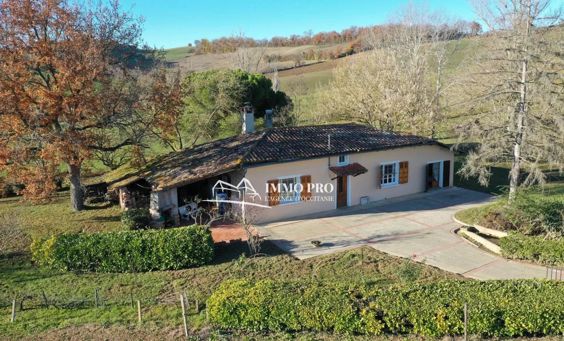 FARM TO RENOVATE IN BEAUTIFUL LOCATION – VIEW PYRENEES