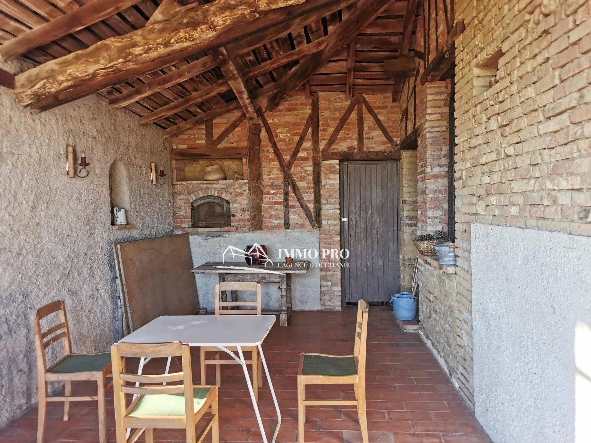 FARM TO RENOVATE IN BEAUTIFUL LOCATION – VIEW PYRENEES