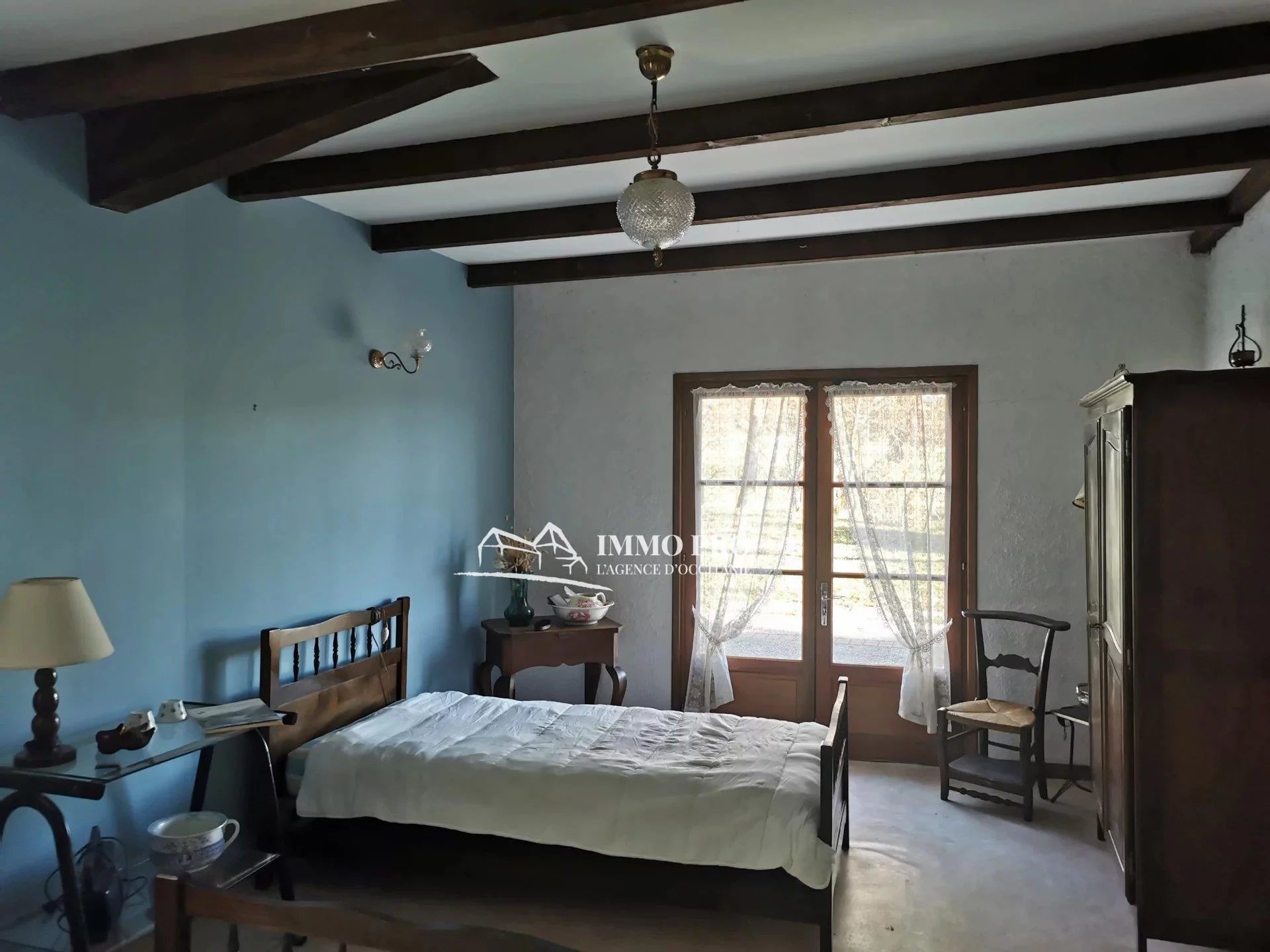 FARM TO RENOVATE IN BEAUTIFUL LOCATION – VIEW PYRENEES