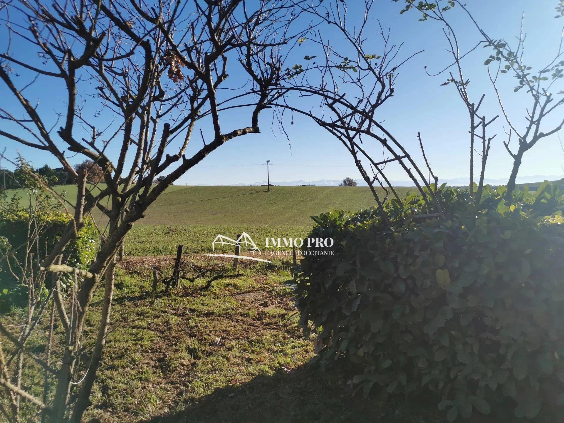 FARM TO RENOVATE IN BEAUTIFUL LOCATION – VIEW PYRENEES