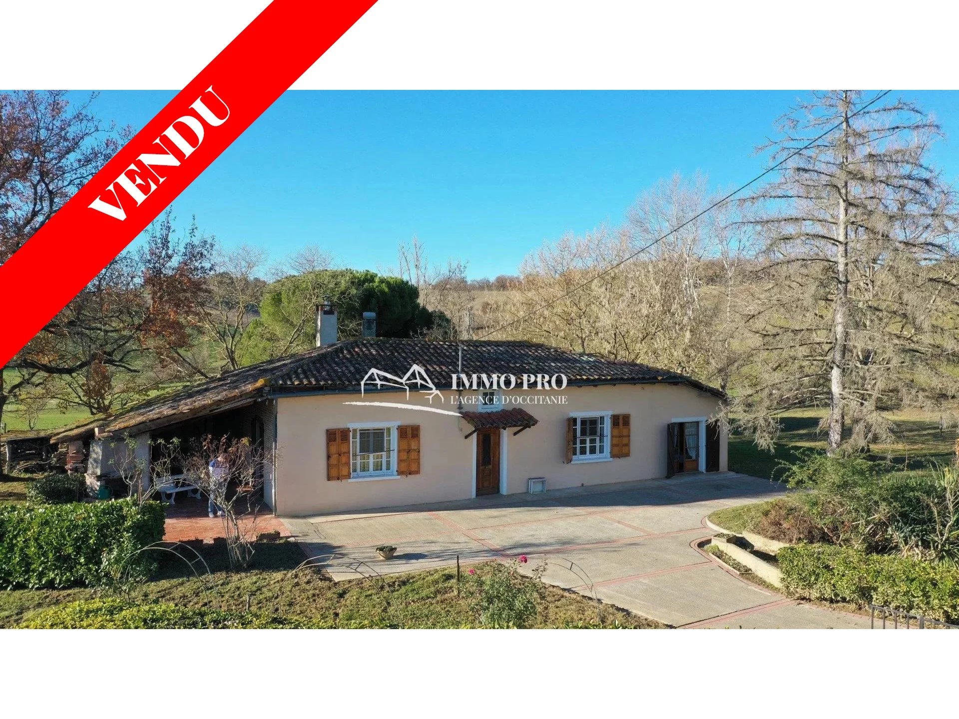 FARM TO RENOVATE IN BEAUTIFUL LOCATION – VIEW PYRENEES