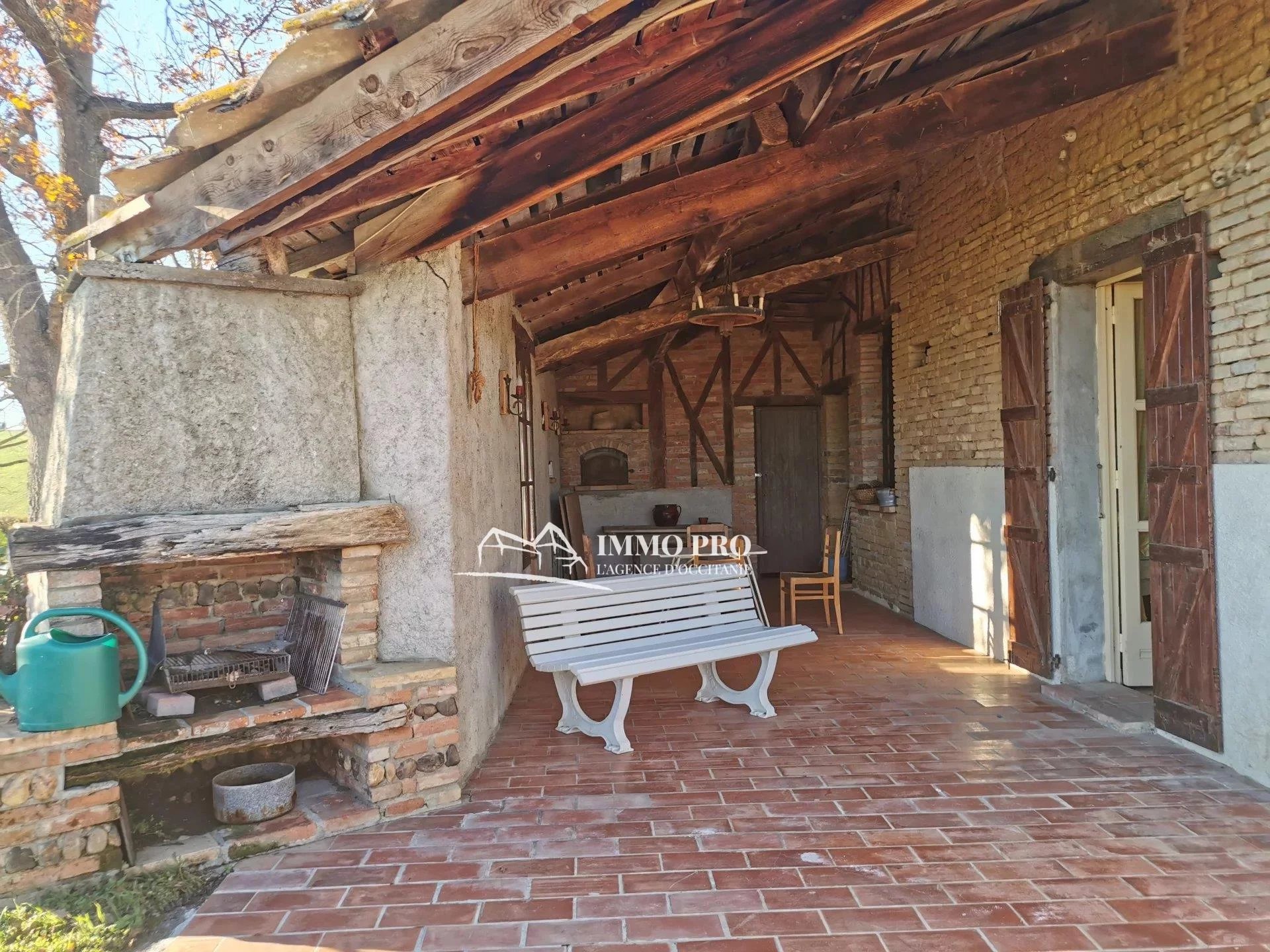 FARM TO RENOVATE IN BEAUTIFUL LOCATION – VIEW PYRENEES
