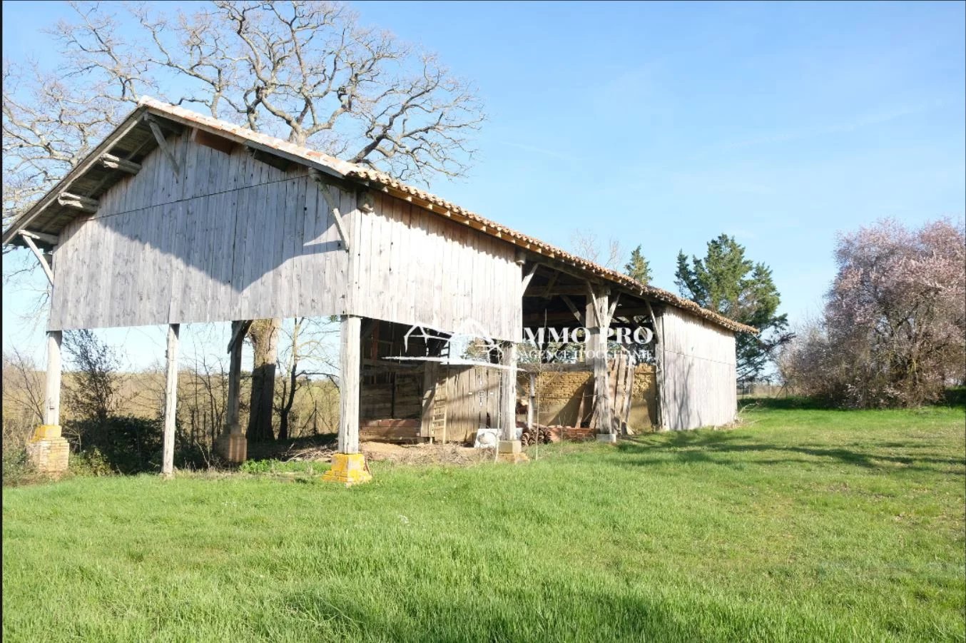 Maison de Campagne avec Garage et HANGAR