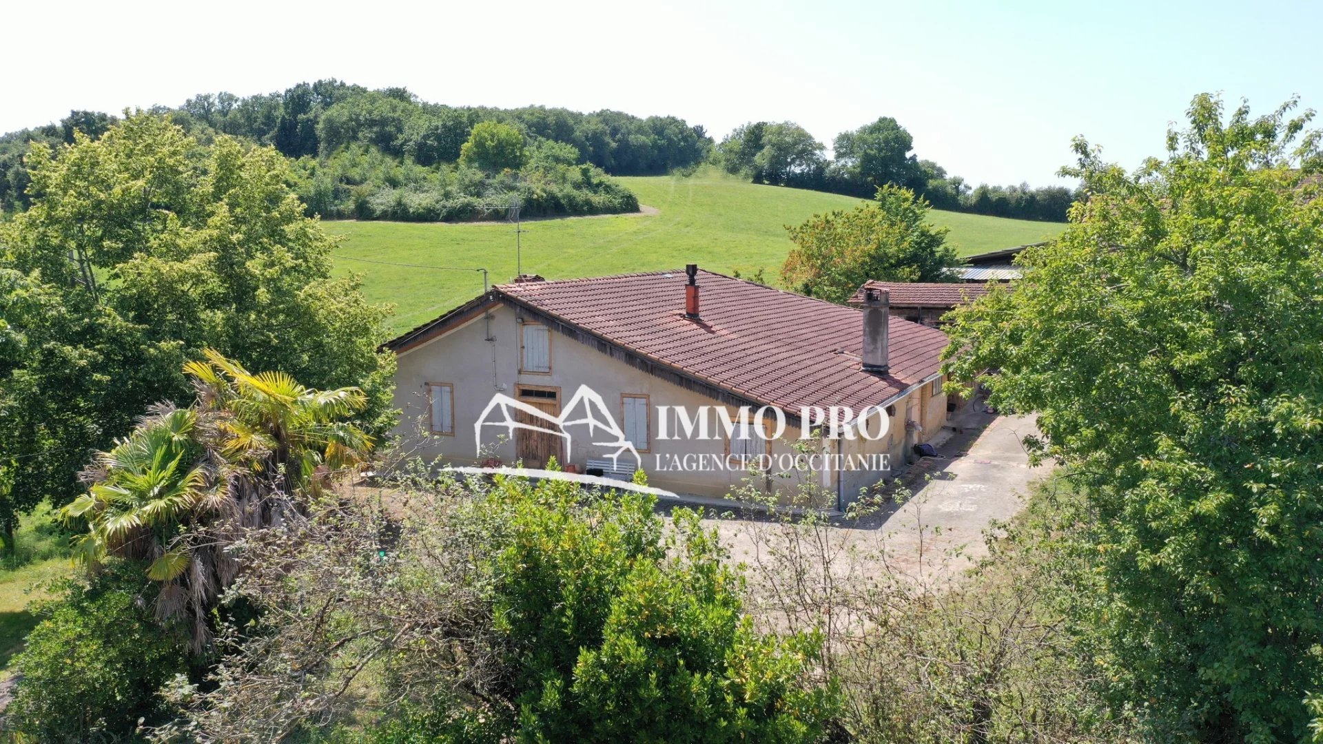 Ferme à rénover avec hangar & dépendances