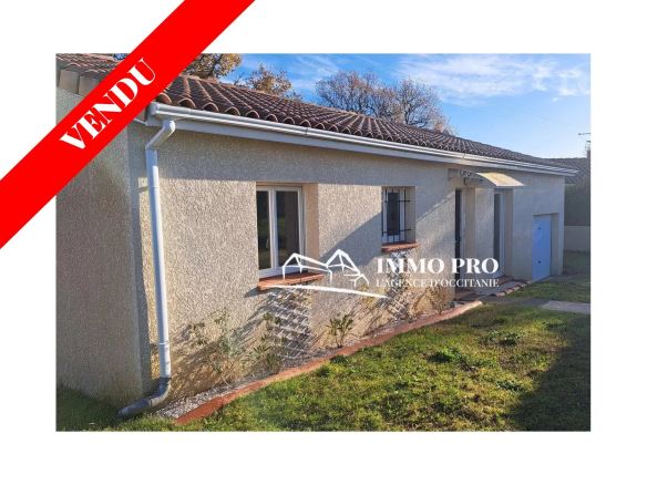 Villa with Garage and Garden
