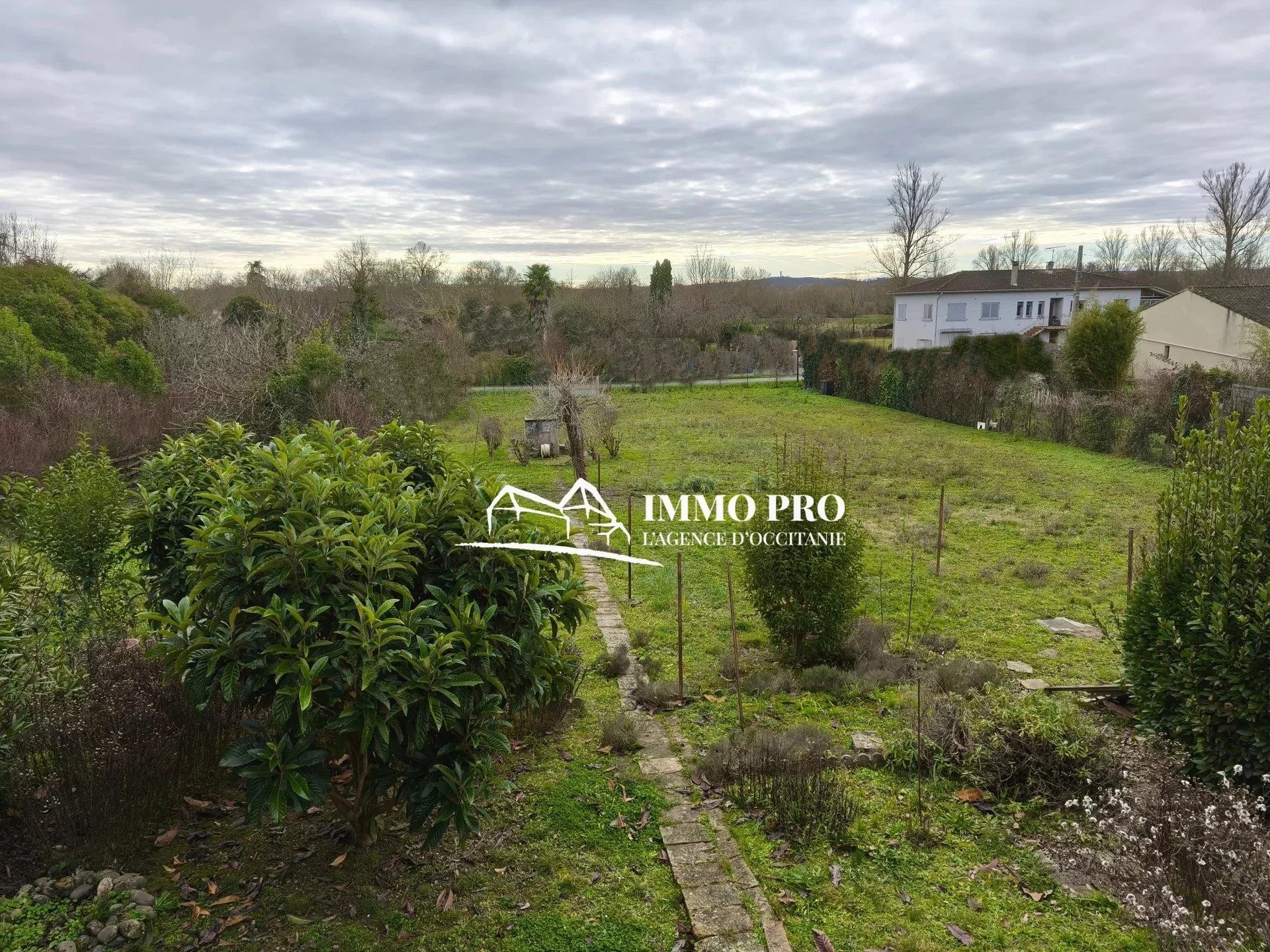 SAMATAN/LOMBEZ  Maison de ville avec Jardin & Garage