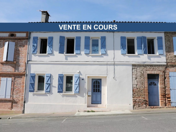 TOWN HOUSE with unique Charm and close to ammenities