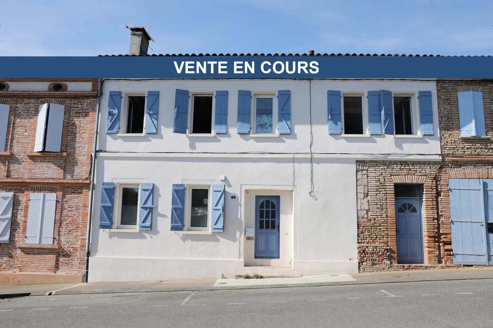 TOWN HOUSE with unique Charm and close to ammenities