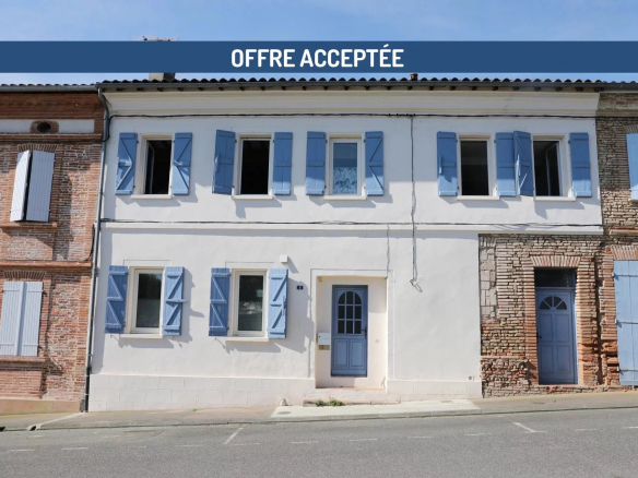 TOWN HOUSE with unique Charm and close to ammenities