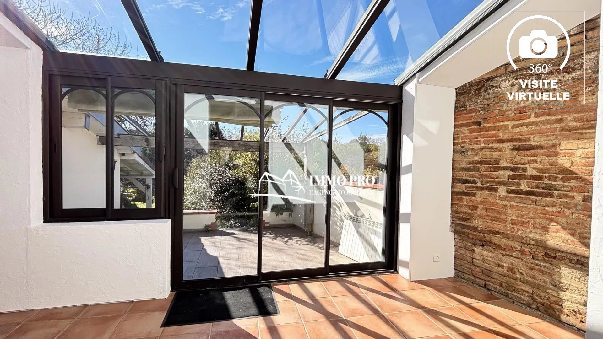 TOWN HOUSE with unique Charm and close to ammenities