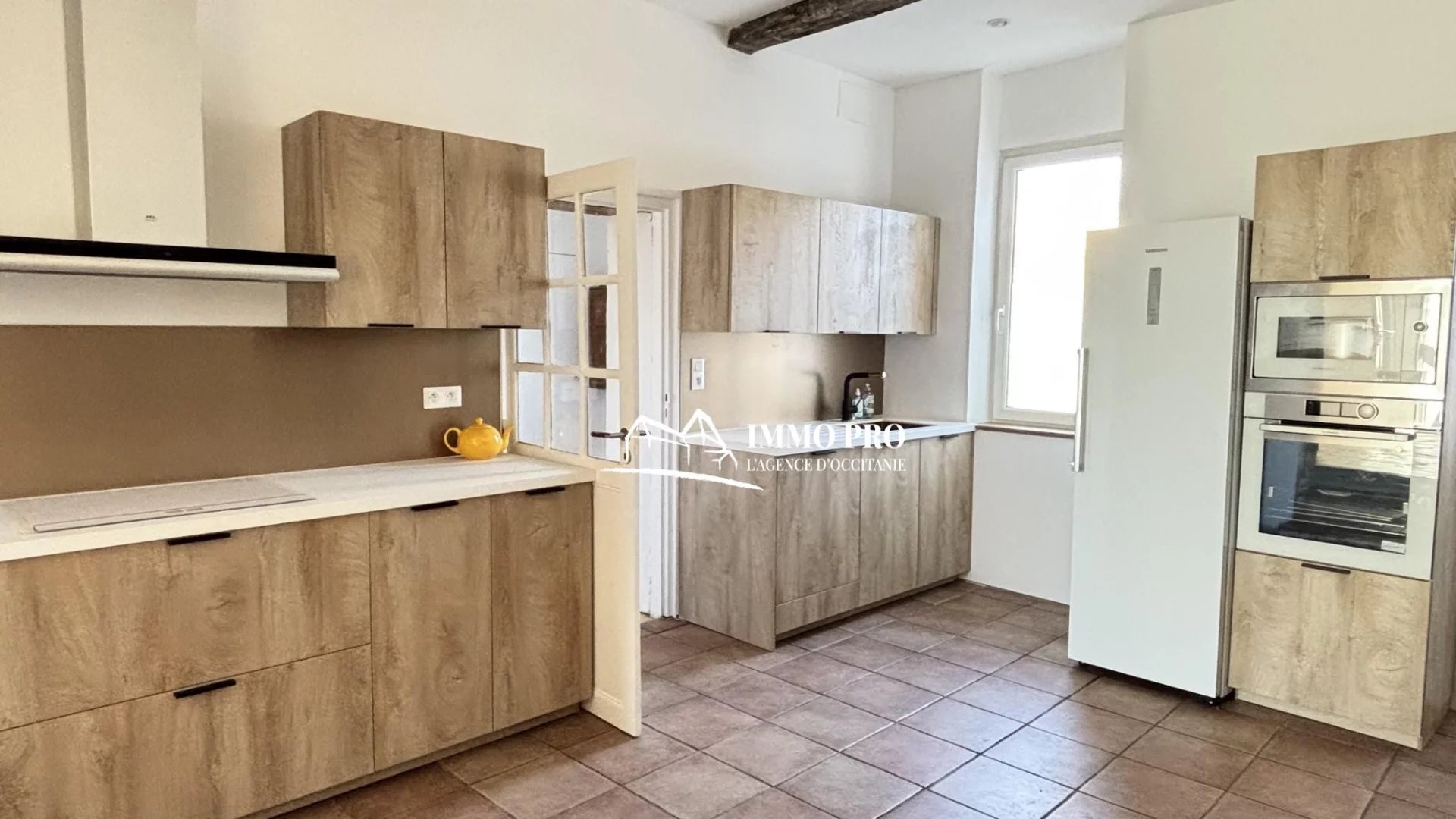 TOWN HOUSE with unique Charm and close to ammenities