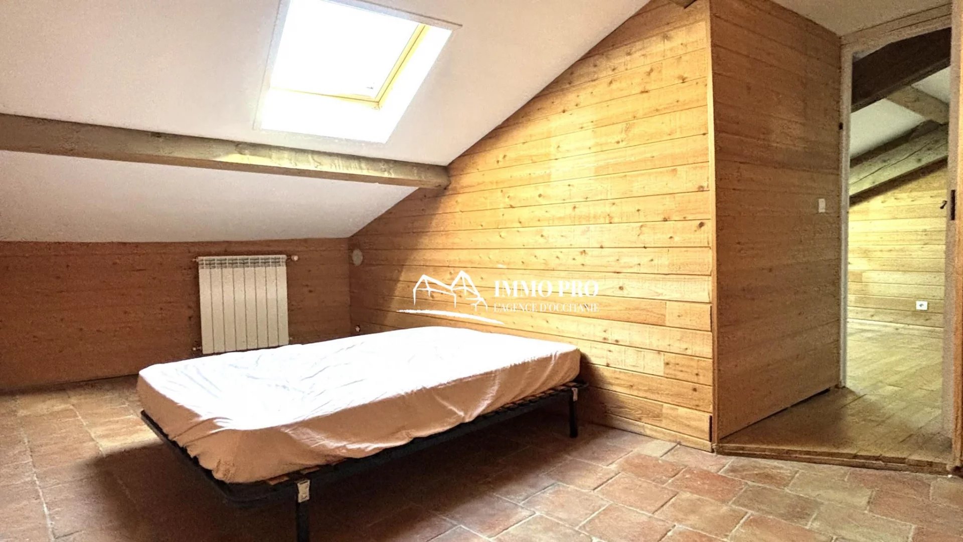 TOWN HOUSE with unique Charm and close to ammenities
