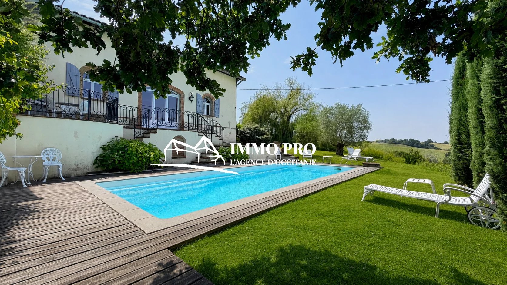 Estate with 2 Homes & Guest Accommodation