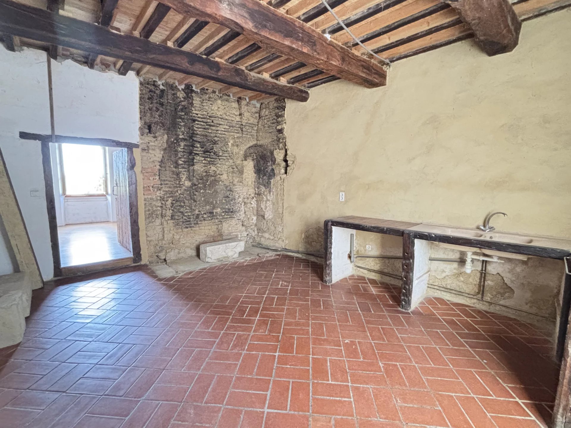 70824836544b5cd05e72adb7205c85e3_42d98ebdcb_1920-original-85186 Great potential – Village house to finish renovating