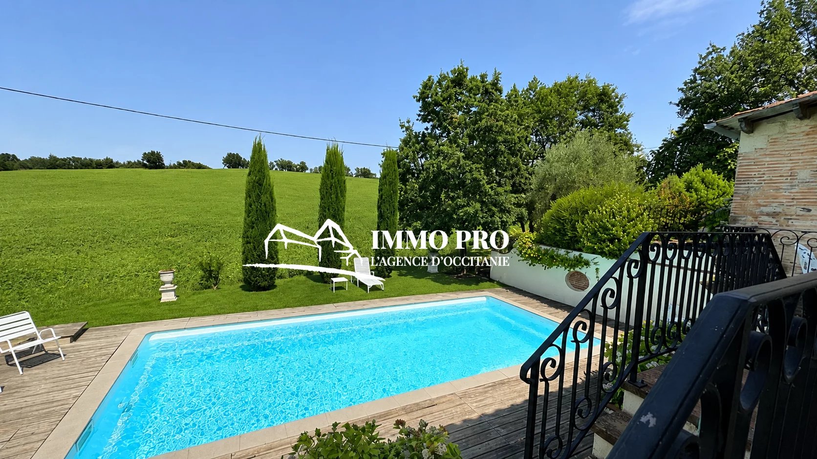 Estate with 2 Homes & Guest Accommodation