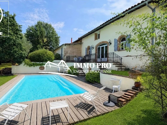 Estate with 2 Homes & Guest Accommodation