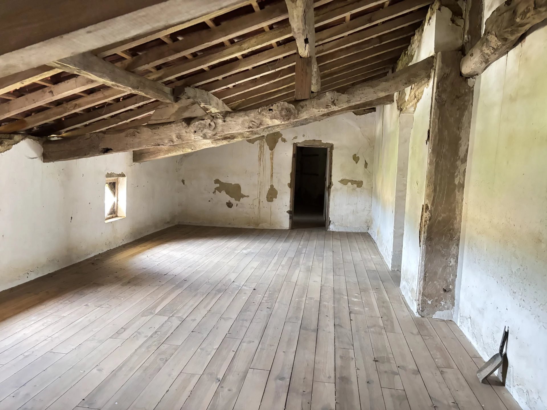 d37ebc5bdfaa66ef1023dac7256d693e_3e1ee23cb5_1920-original-85186 Great potential – Village house to finish renovating