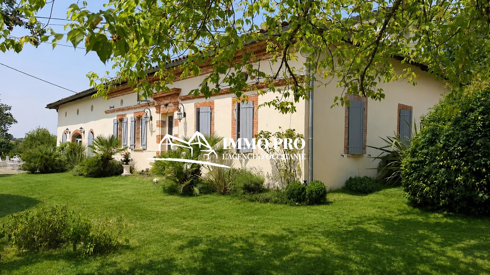 Estate with 2 Homes & Guest Accommodation