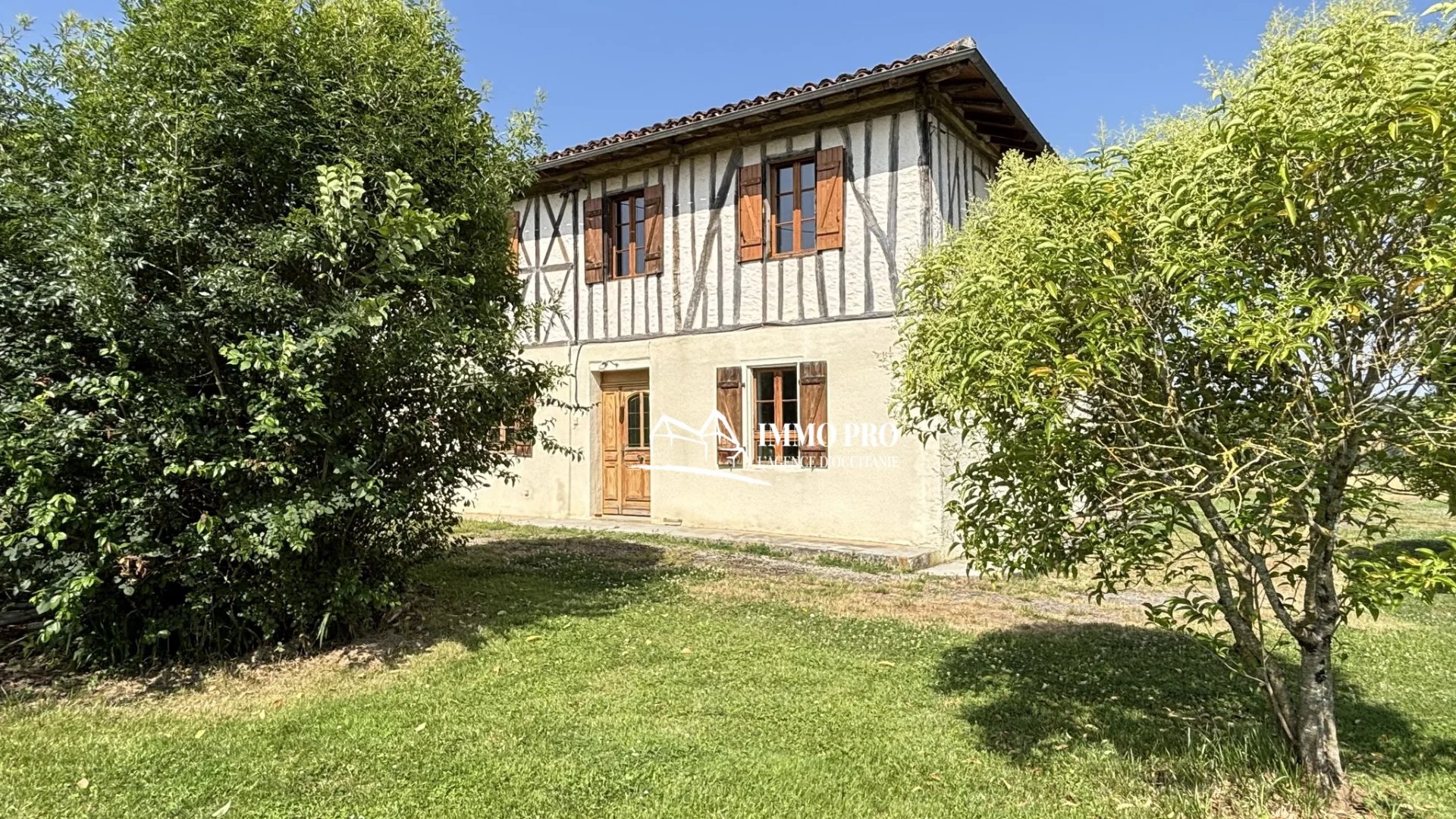 Gimont – Country House with Charm & Outbuildings