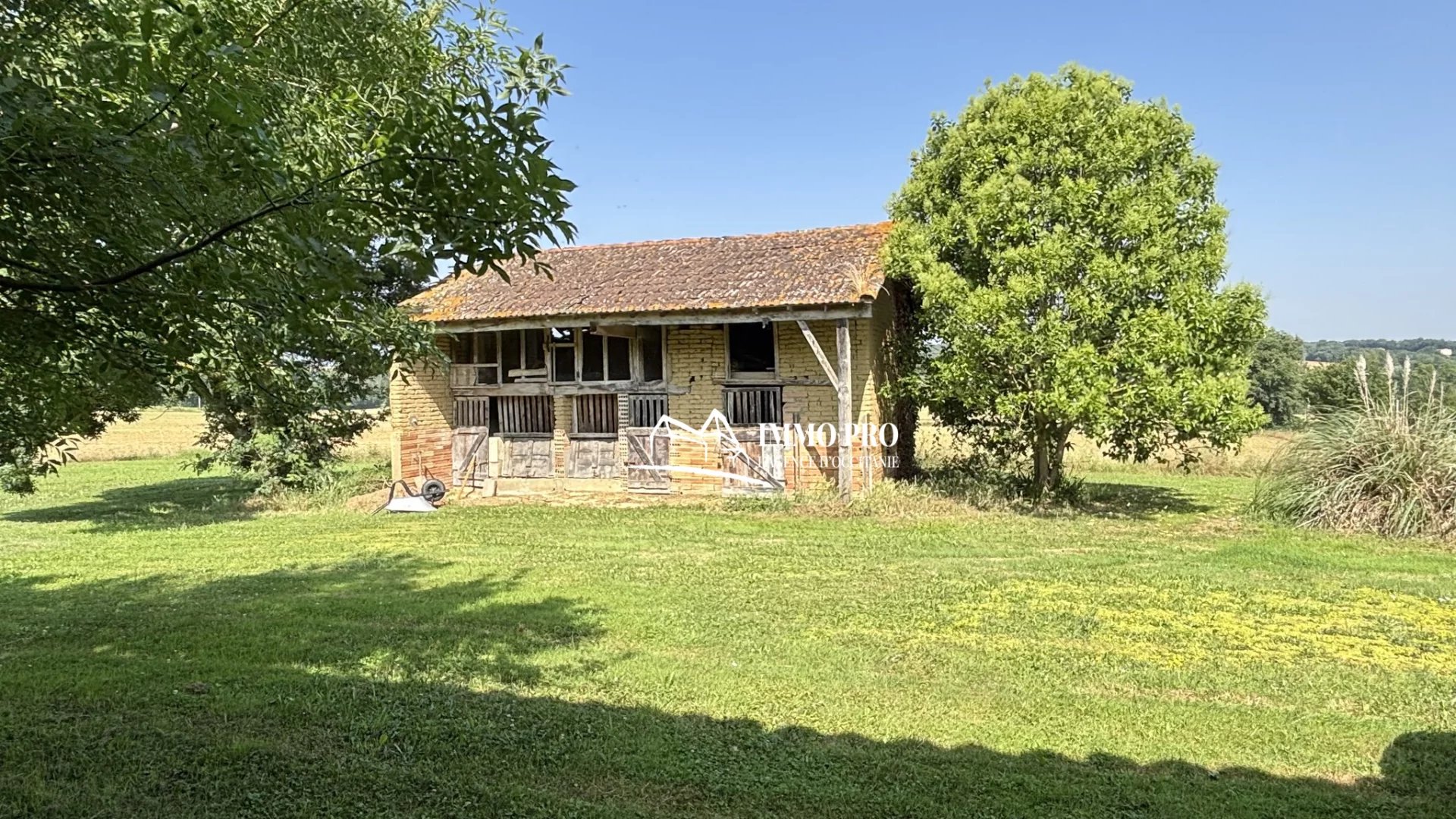 Gimont – Country House with Charm & Outbuildings