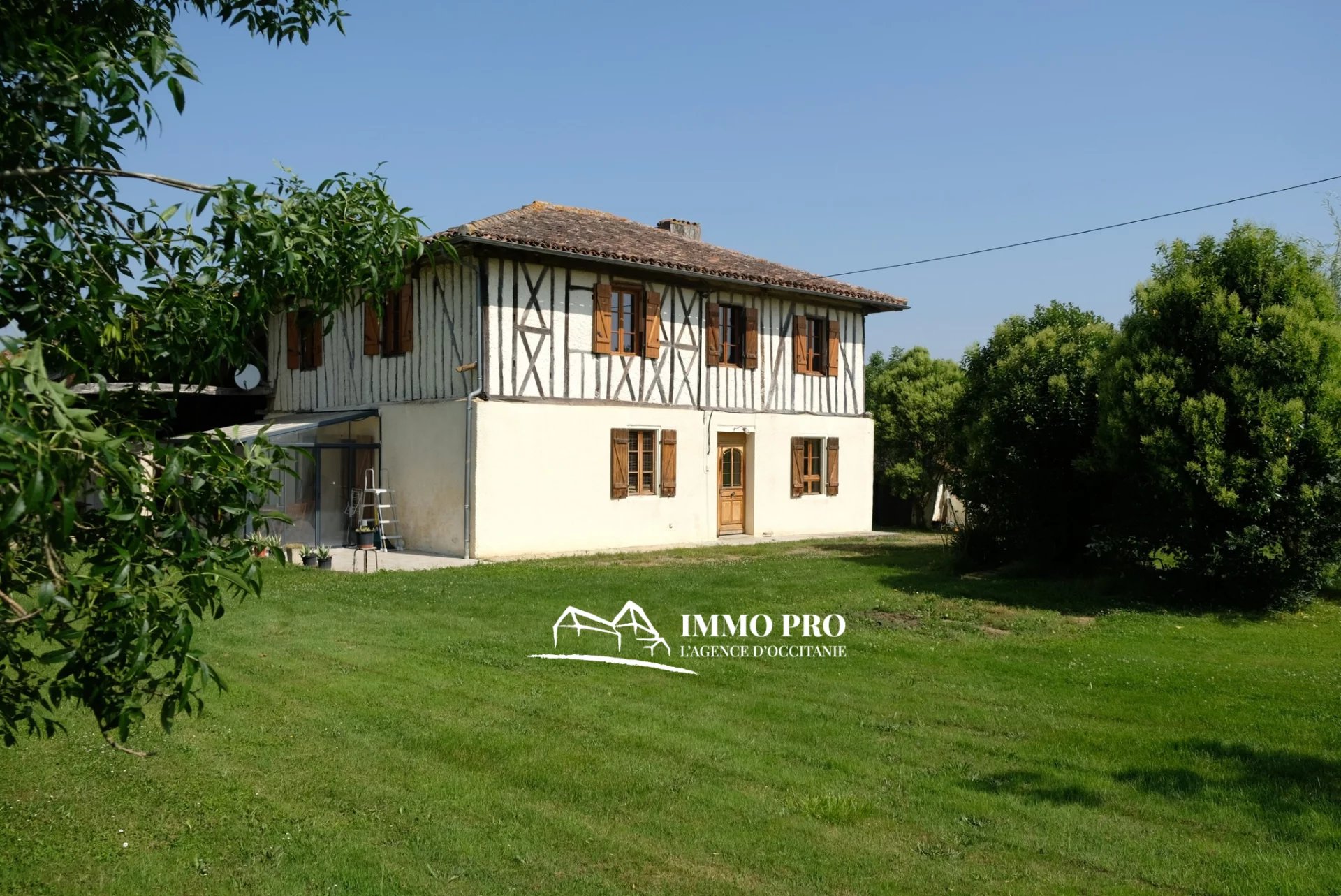 Gimont – Country House with Charm & Outbuildings