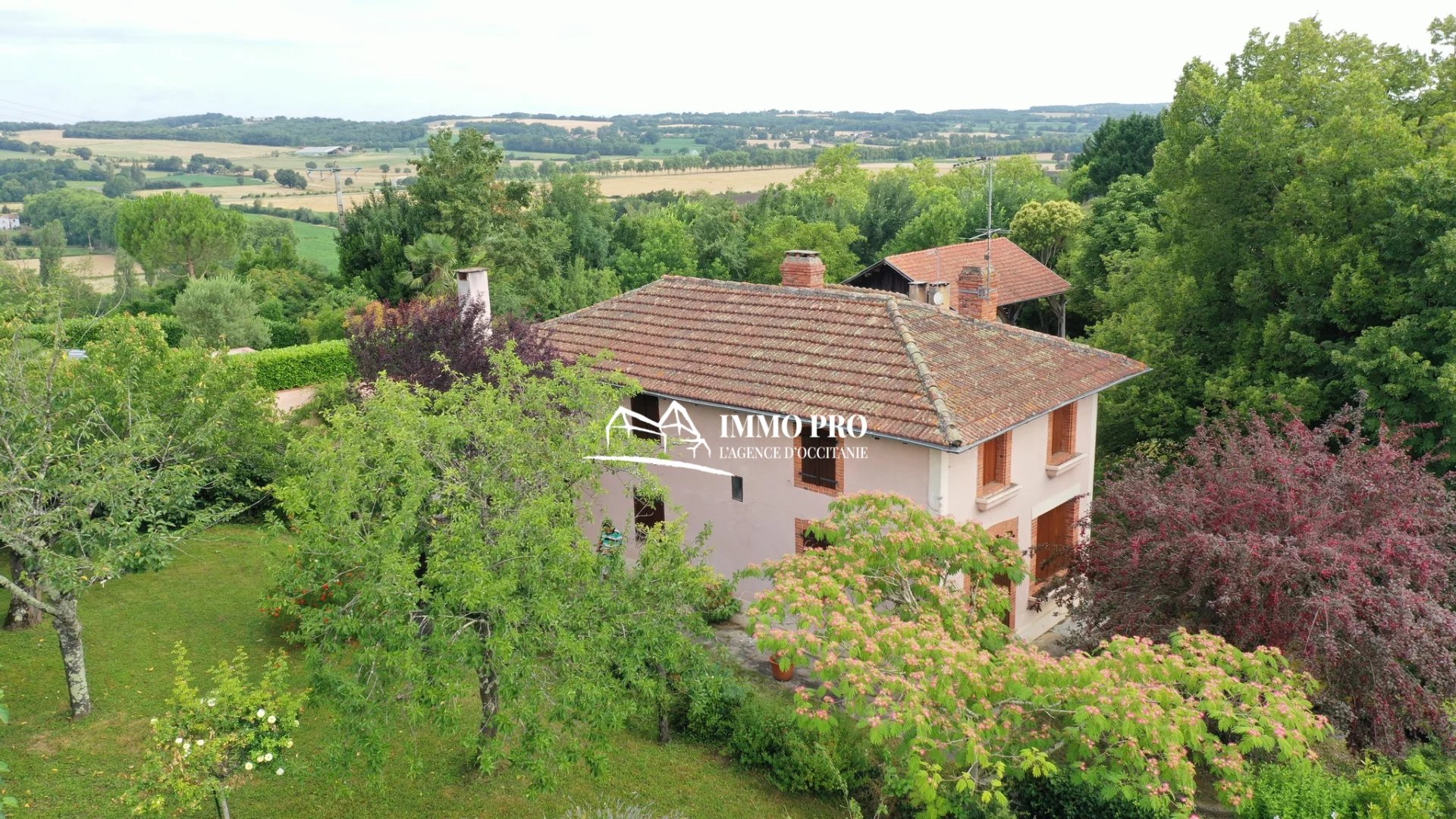 069d319eb130bf0be2ac01769db25b6f_8a03f58eb3_1920-original-85440 ISLE-EN-DODON – House with Garden