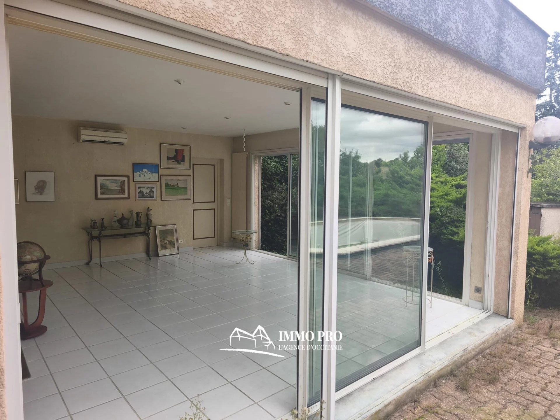 Samatan — Single-Storey House with Outbuilding