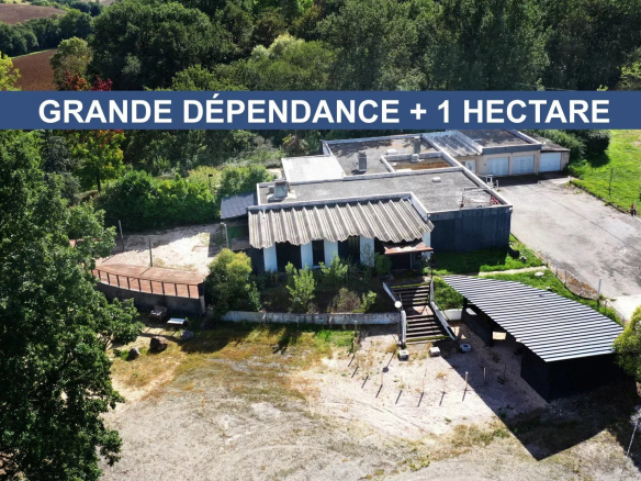SAMATAN Maison de plain-pied + dépendance.