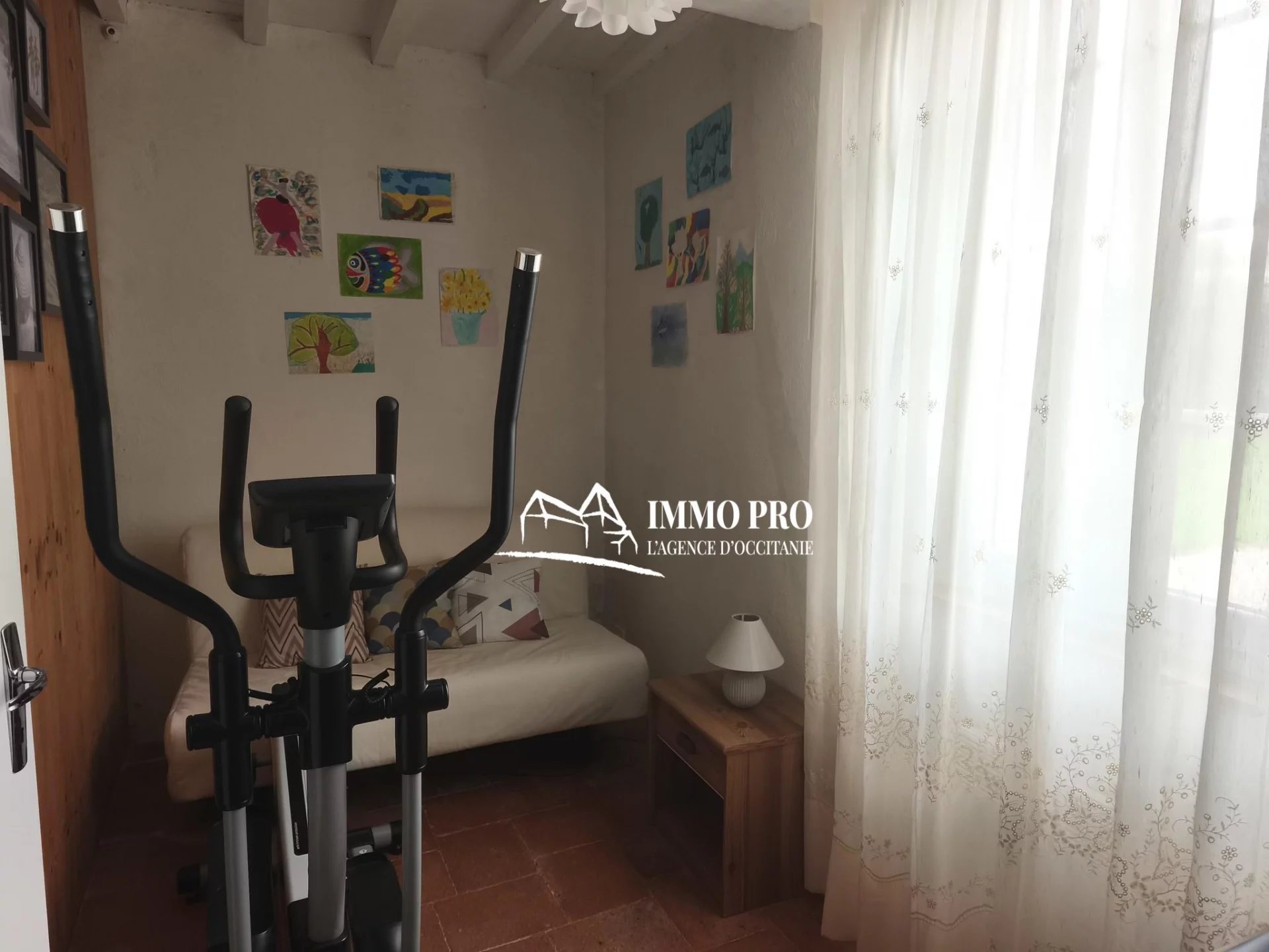 Maison avec dépendances et 9.100m²