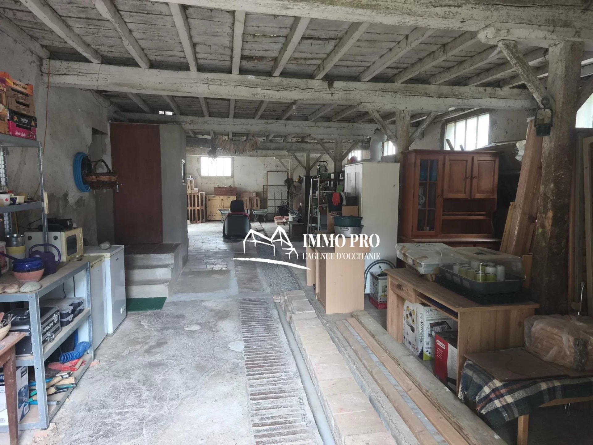 Maison avec dépendances et 9.100m²