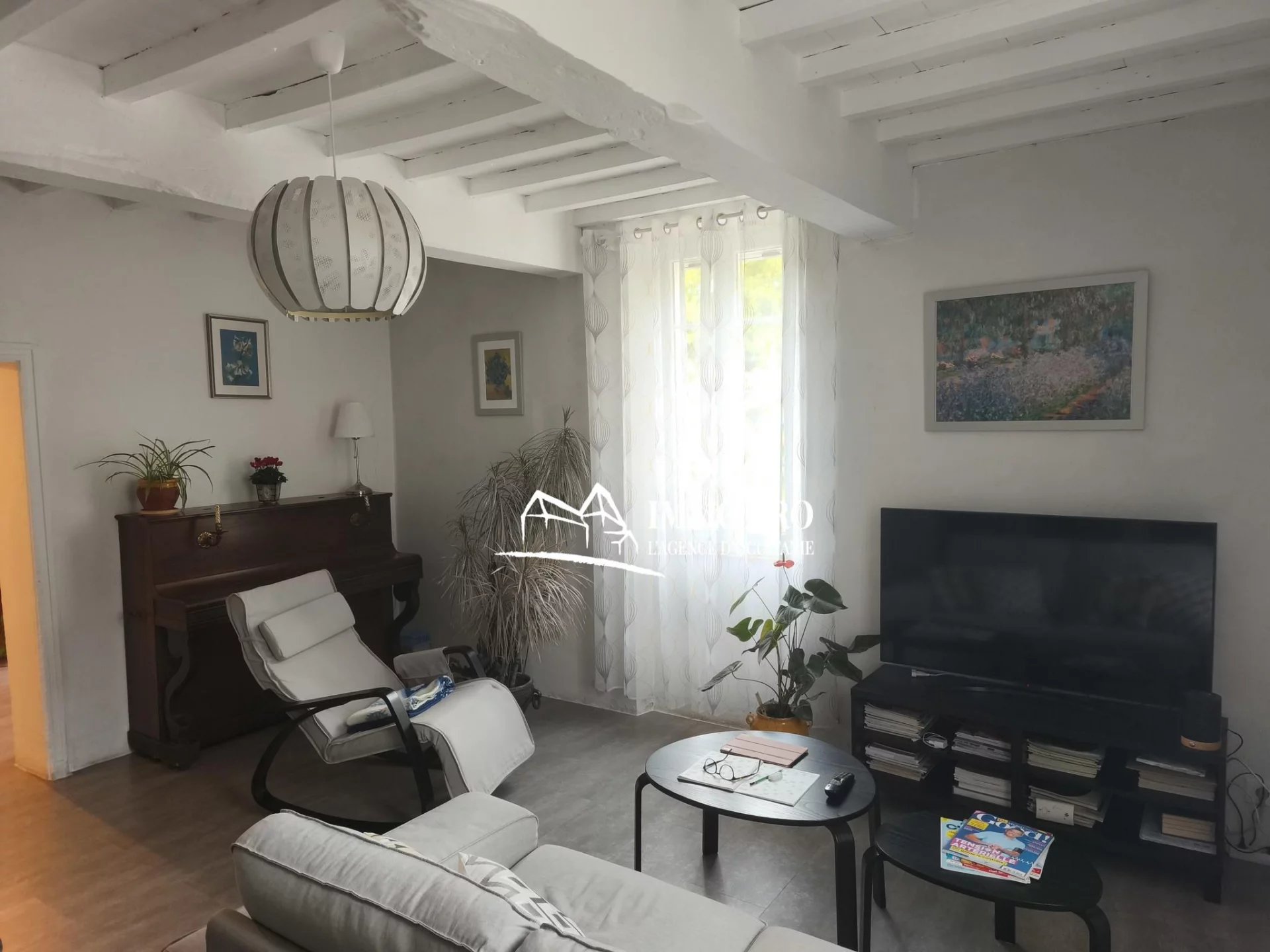 Maison avec dépendances et 9.100m²