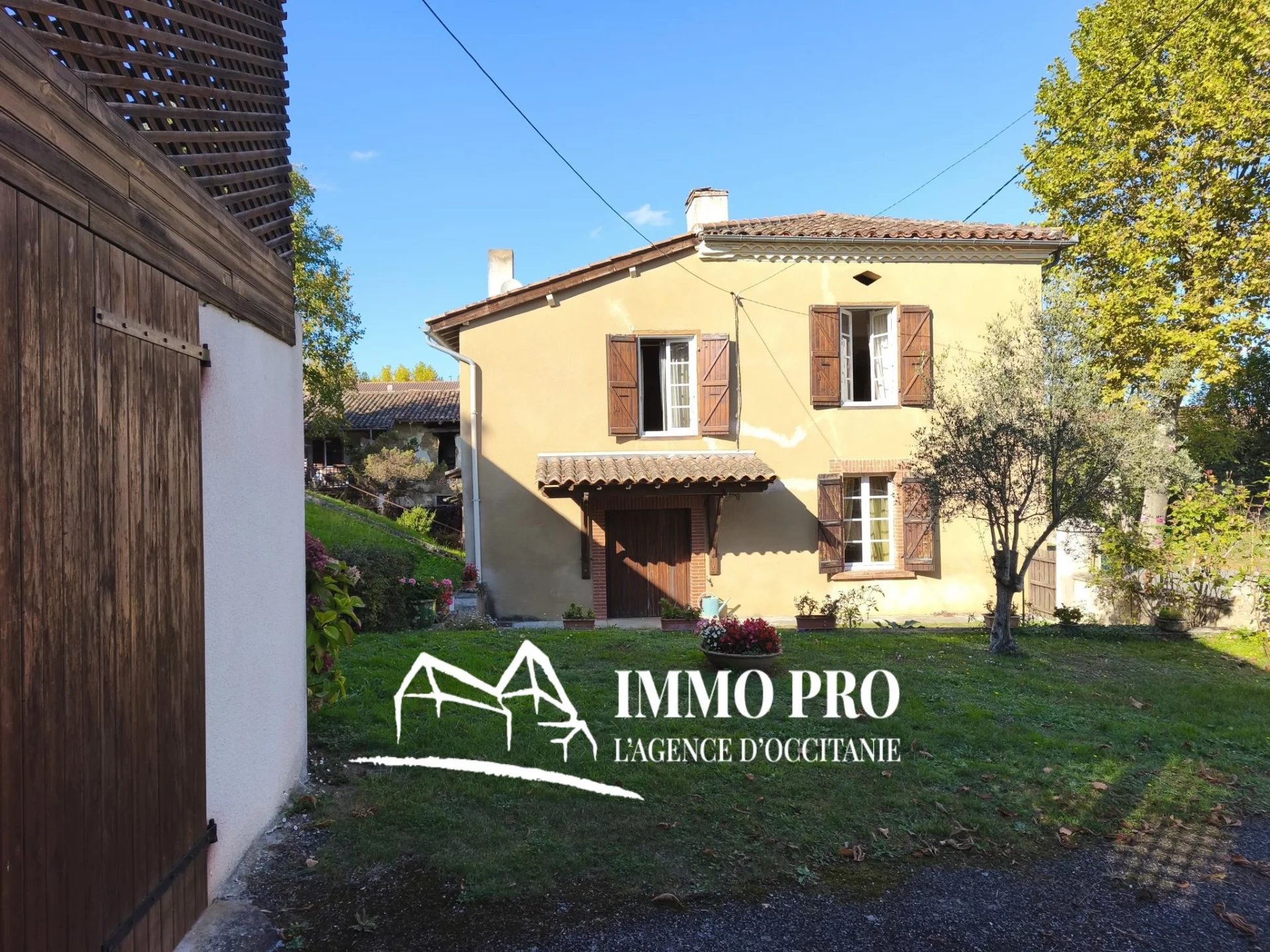 SIMORRE  Grande maison de village + Grange