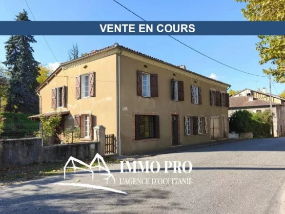 SIMORRE  Grande maison de village + Grange
