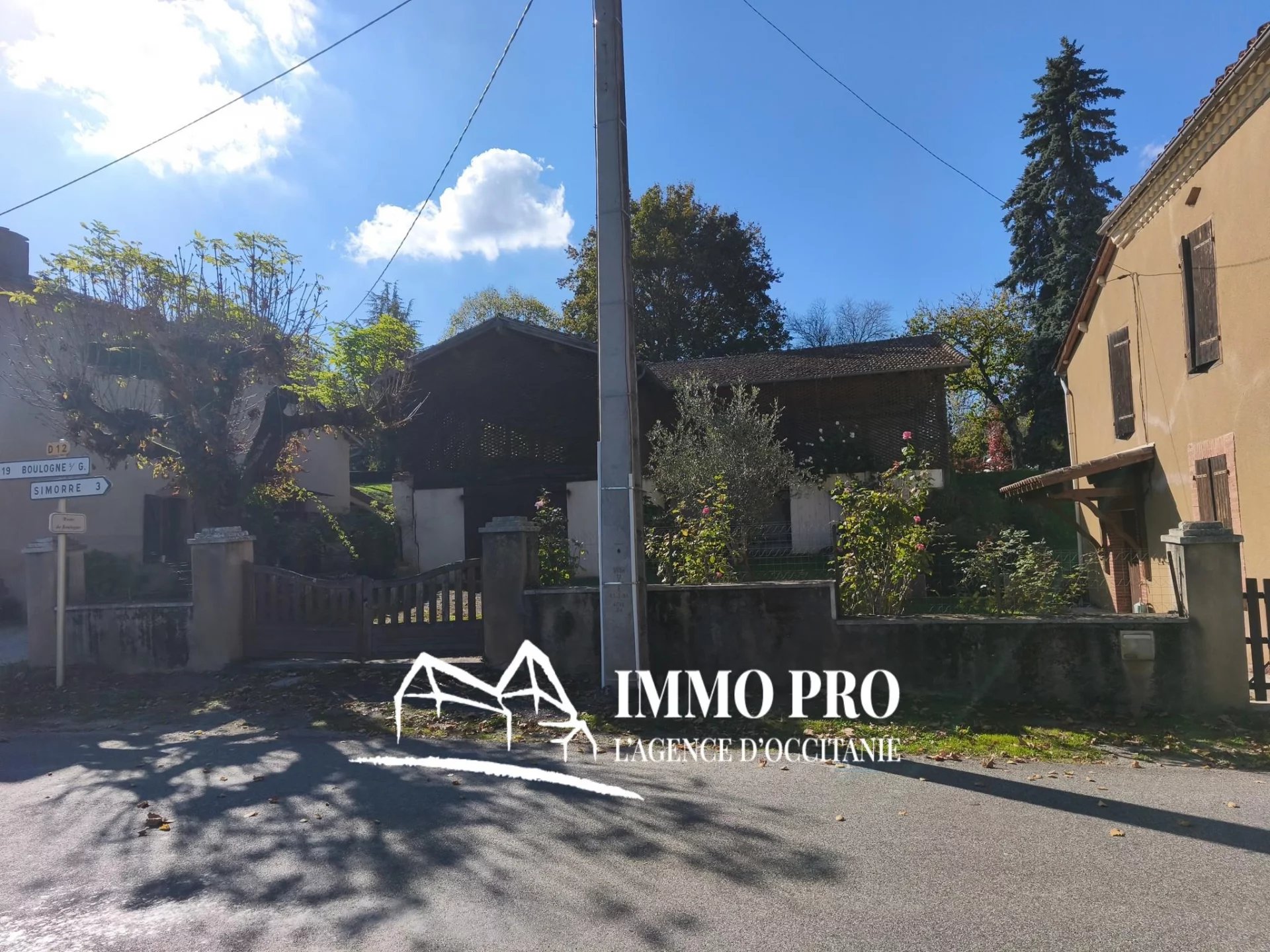 SIMORRE  Grande maison de village + Grange