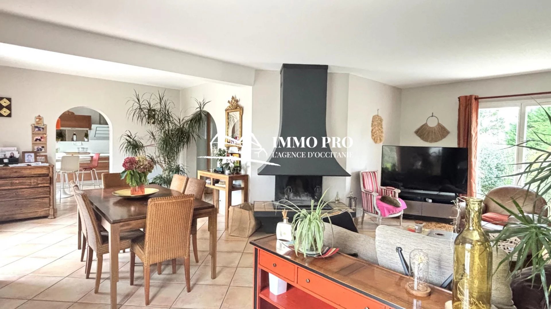 SAINT-LYS – 6-Bedroom Villa with Swimming Pool