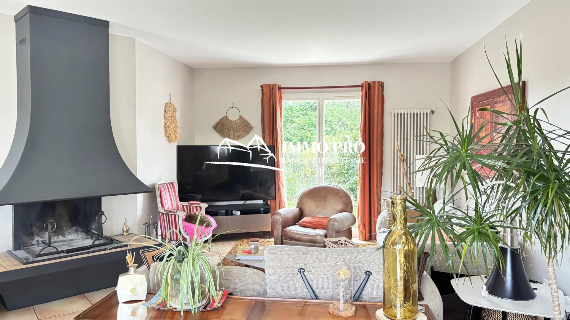 SAINT-LYS – 6-Bedroom Villa with Swimming Pool